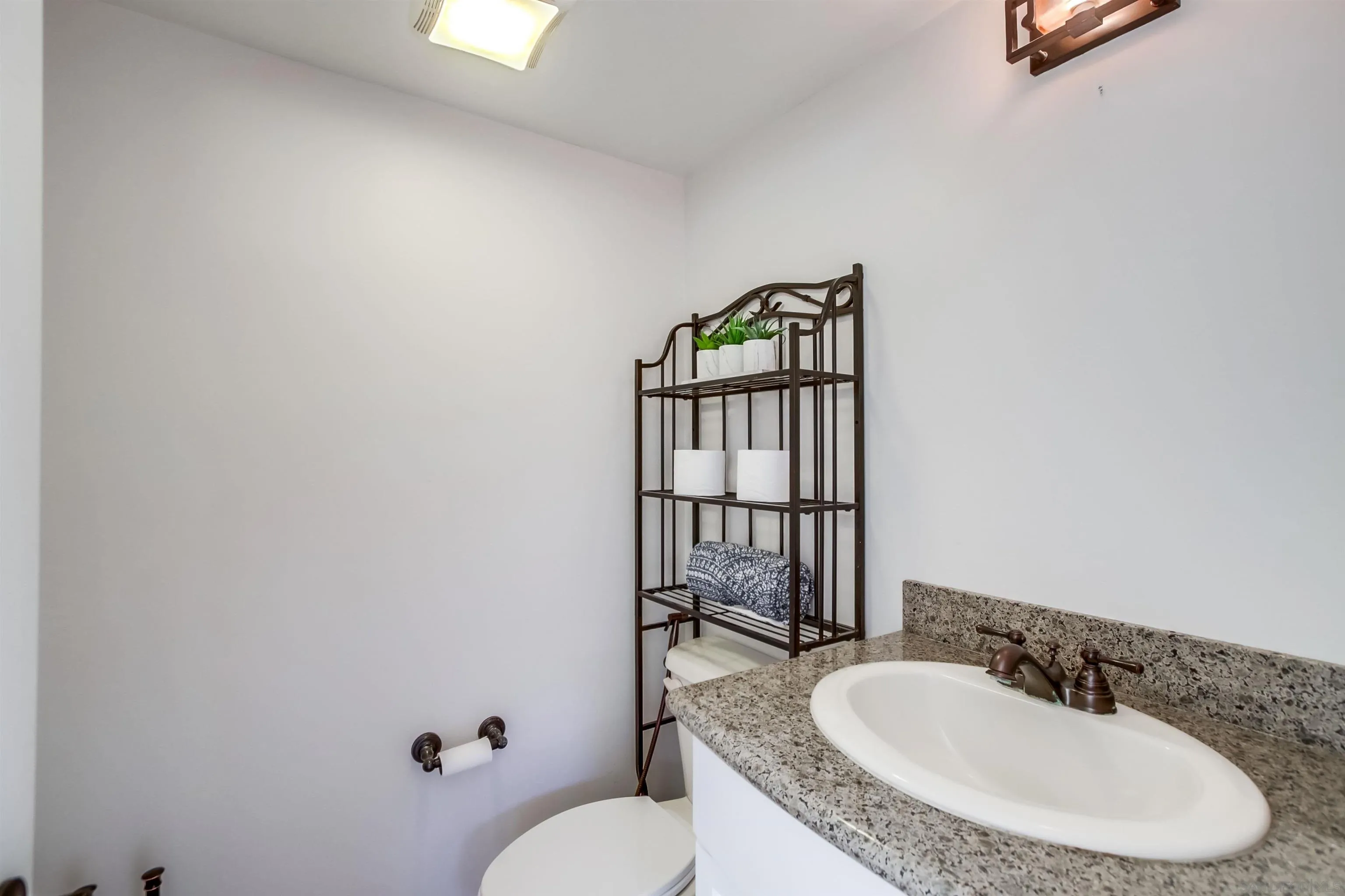 Photo #23: 250042888 Listing: Photo #23