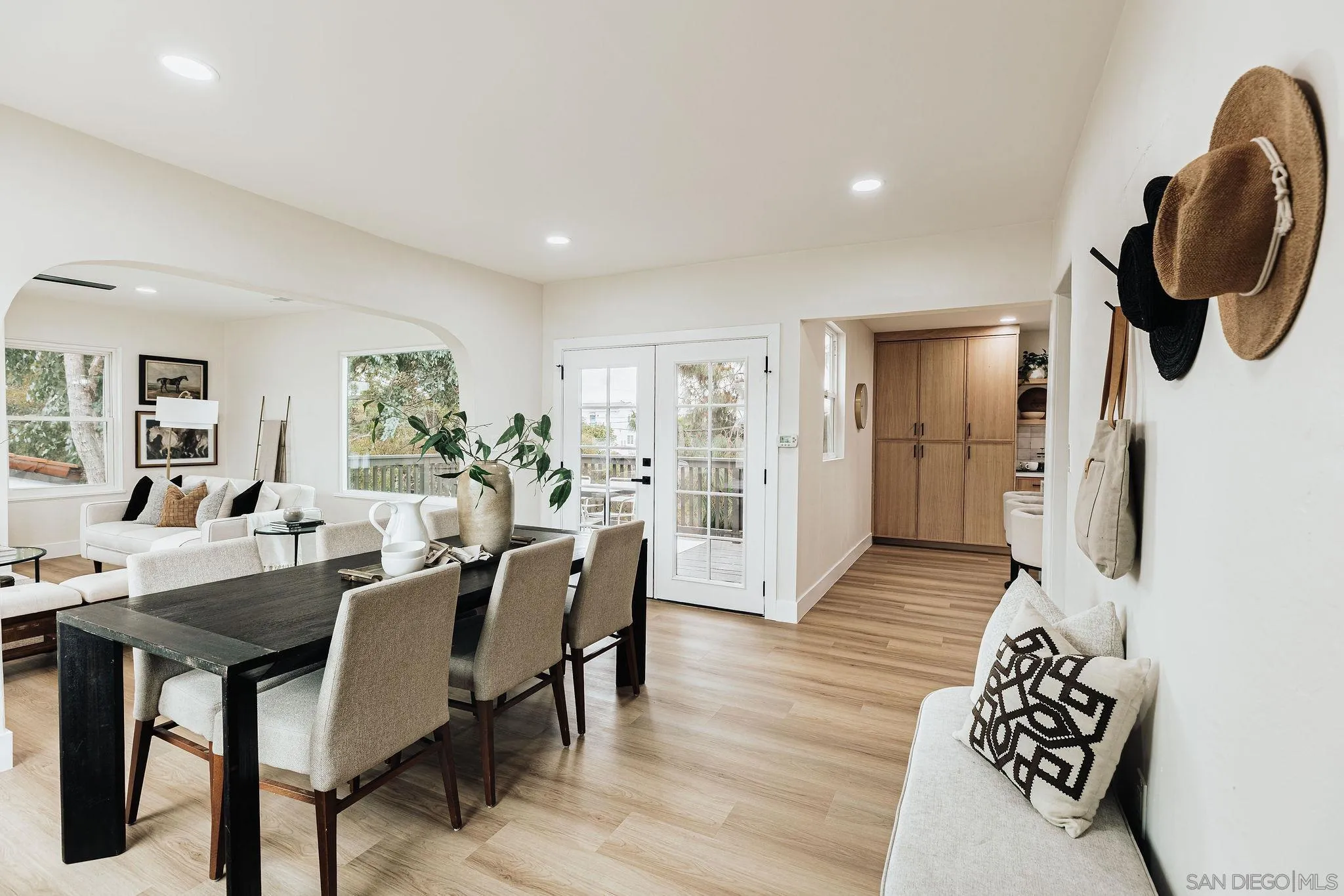 https://cdn.realtyfeed.com/cdn/127/250042901/2838a2703933711408493b79b7c691c9.webp
