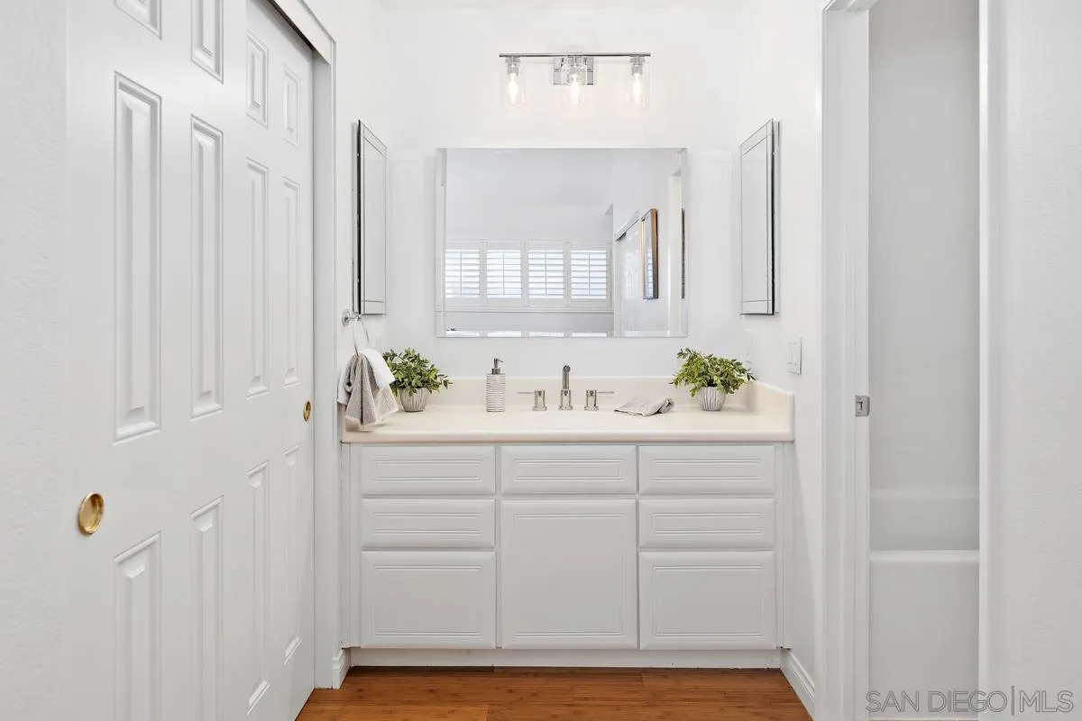 https://cdn.realtyfeed.com/cdn/127/250042908/9f15a18903e3ed53aa3fc34210d37662.webp