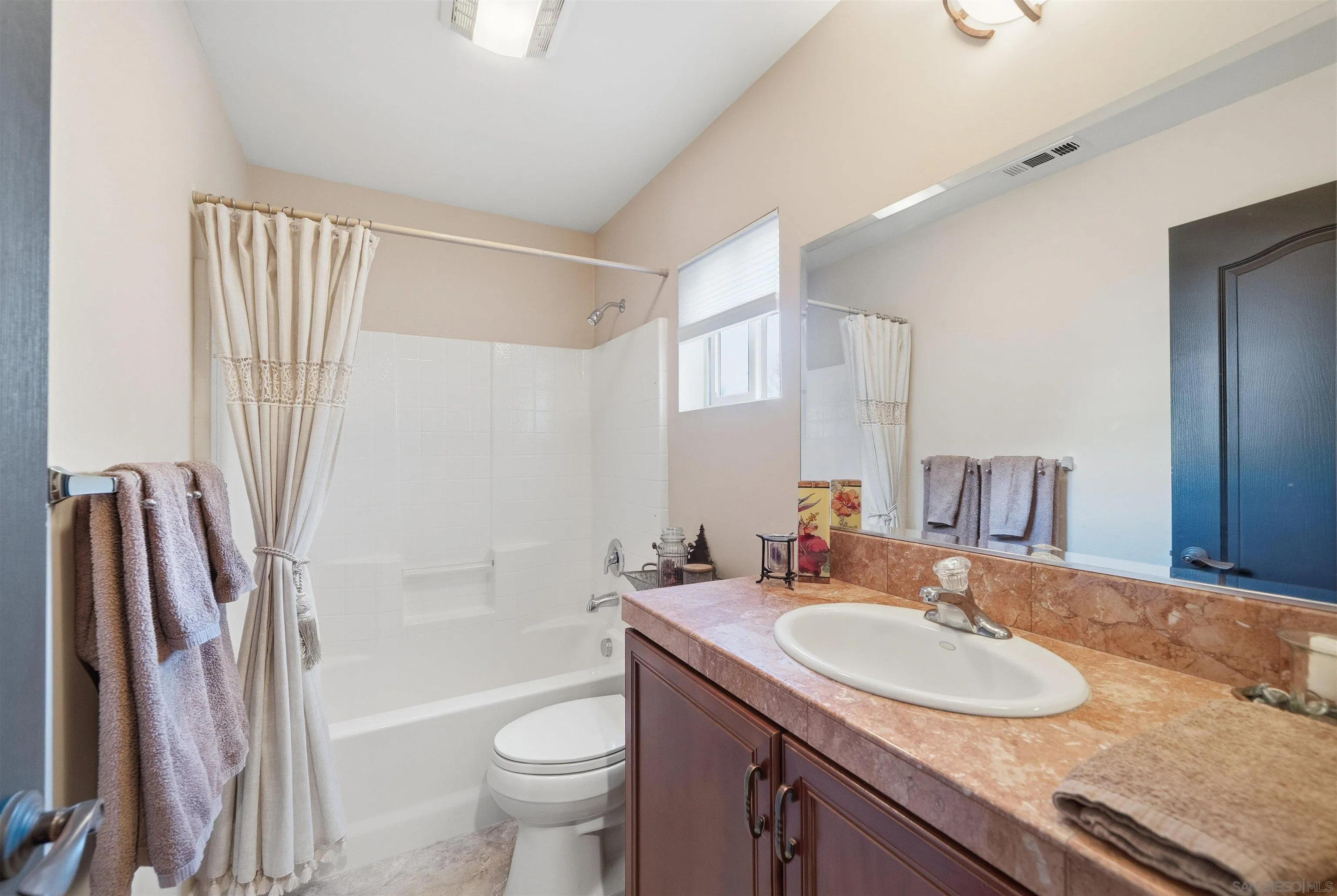 https://cdn.realtyfeed.com/cdn/127/250042911/9aab231742003f1cdd1727907a6de242.webp