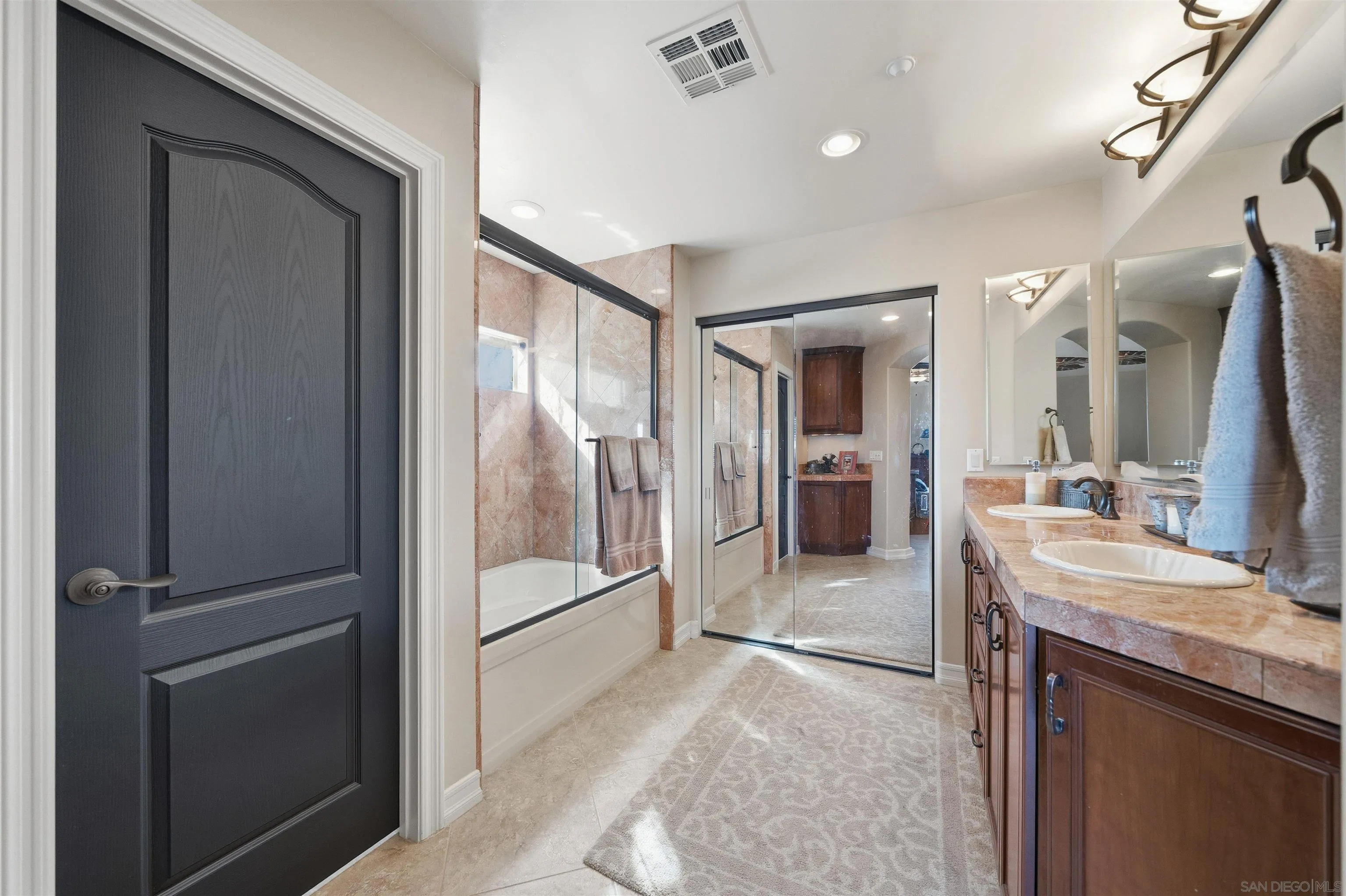 https://cdn.realtyfeed.com/cdn/127/250042911/ec134f4d0b316742559765eae04164f0.webp