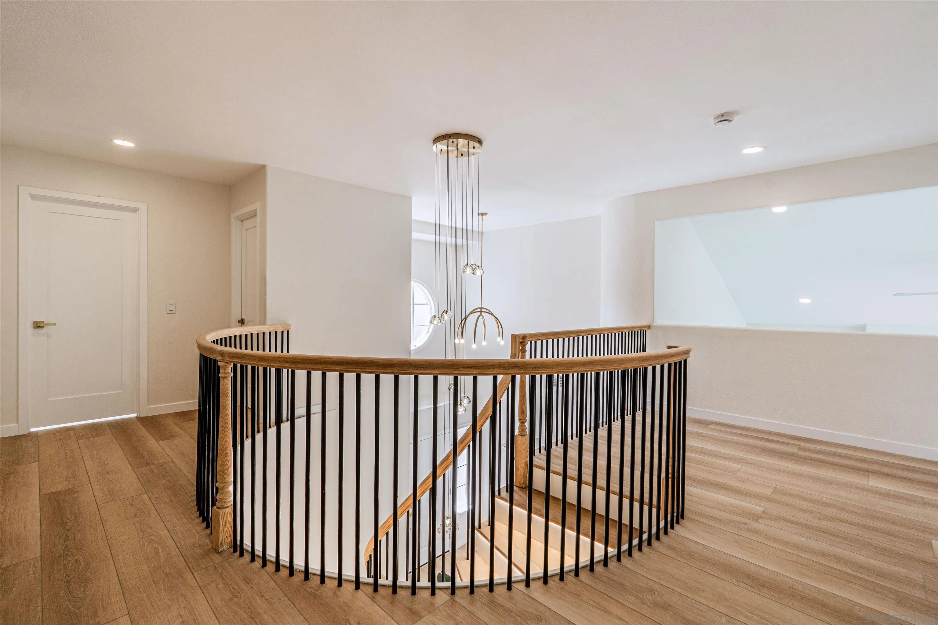 https://cdn.realtyfeed.com/cdn/127/250042912/240708c1ef259b1382172ee969dad09e.webp