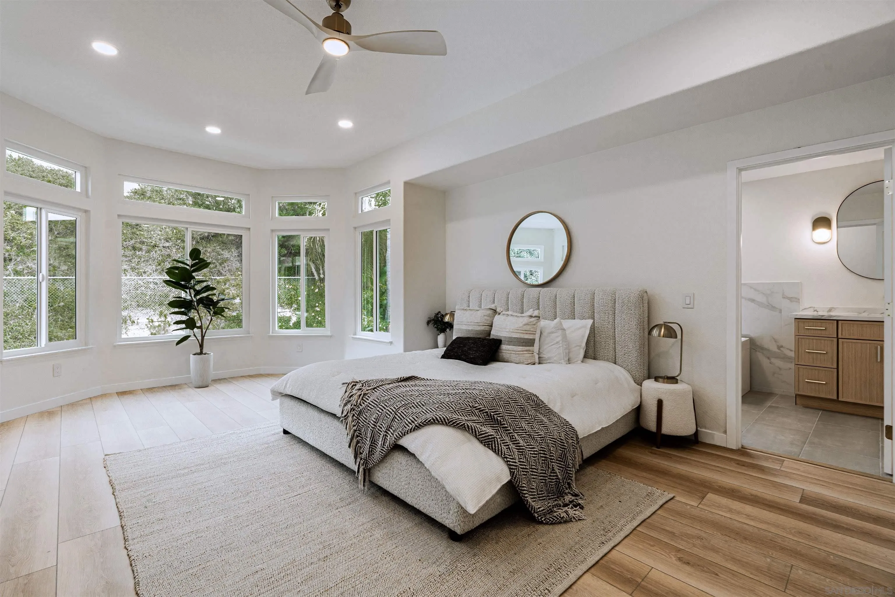 https://cdn.realtyfeed.com/cdn/127/250042912/50dd350a30cd879a12a00cf502a20954.webp