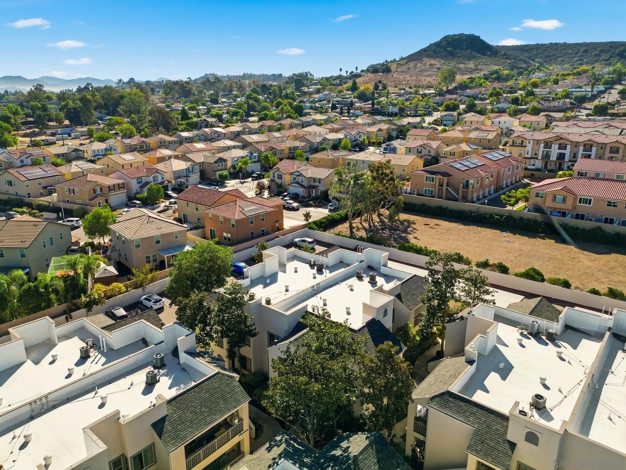 https://cdn.realtyfeed.com/cdn/127/250042915/48f31c5d135c4f266c981ae64bdedcff.webp