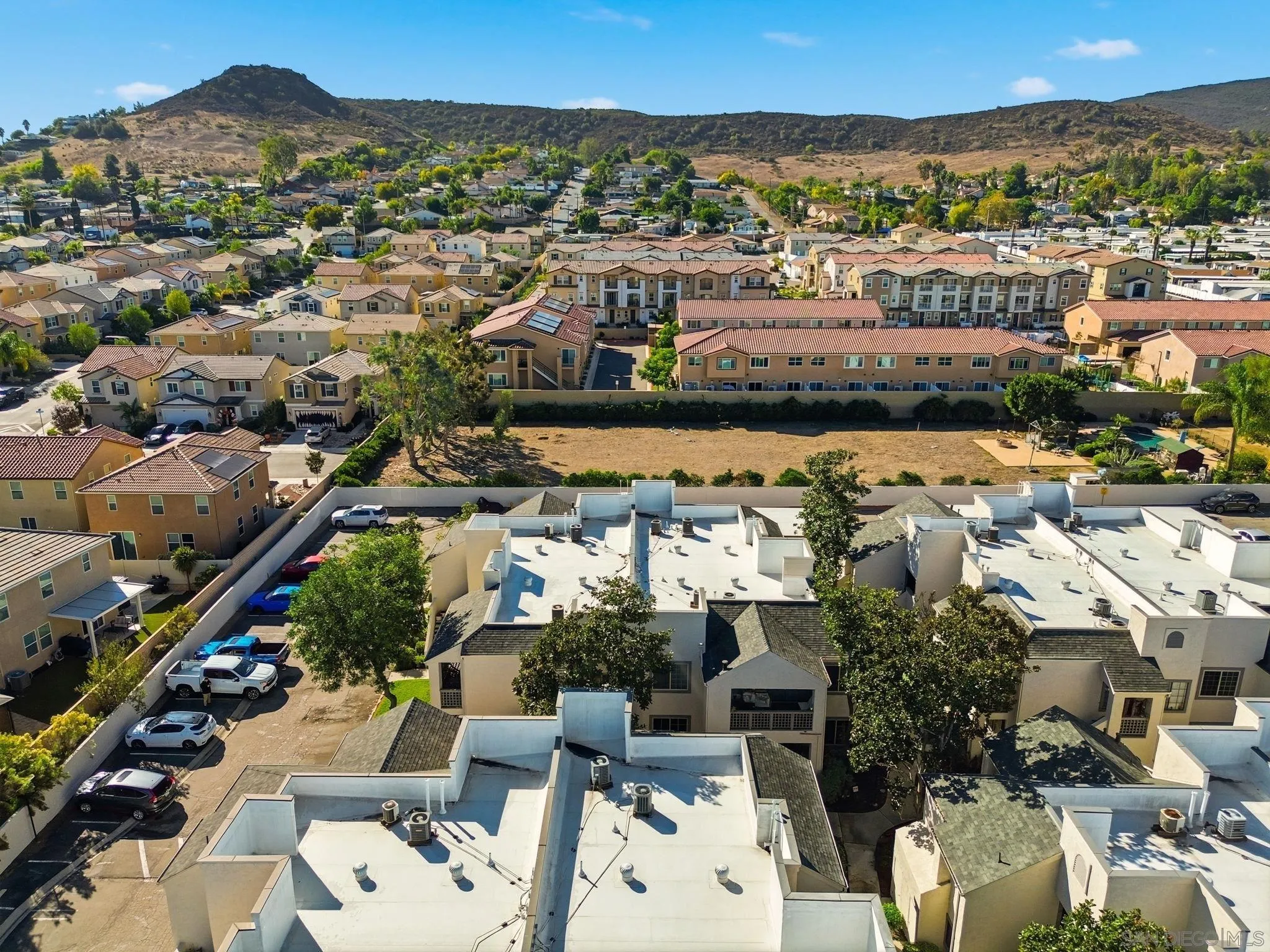 https://cdn.realtyfeed.com/cdn/127/250042915/99566e1c58136273b9a2110d41d524be.webp