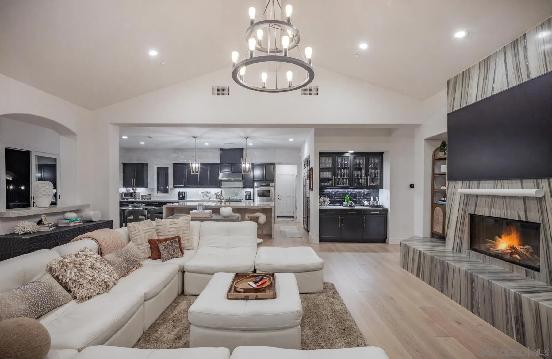 https://cdn.realtyfeed.com/cdn/127/250042930/5f73cc3819c6e0750704f2d11a741439.webp