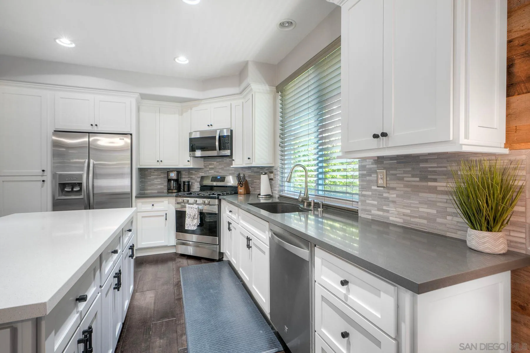 https://cdn.realtyfeed.com/cdn/127/250042933/fd807b617732269cf9c82ffad42b996f.webp