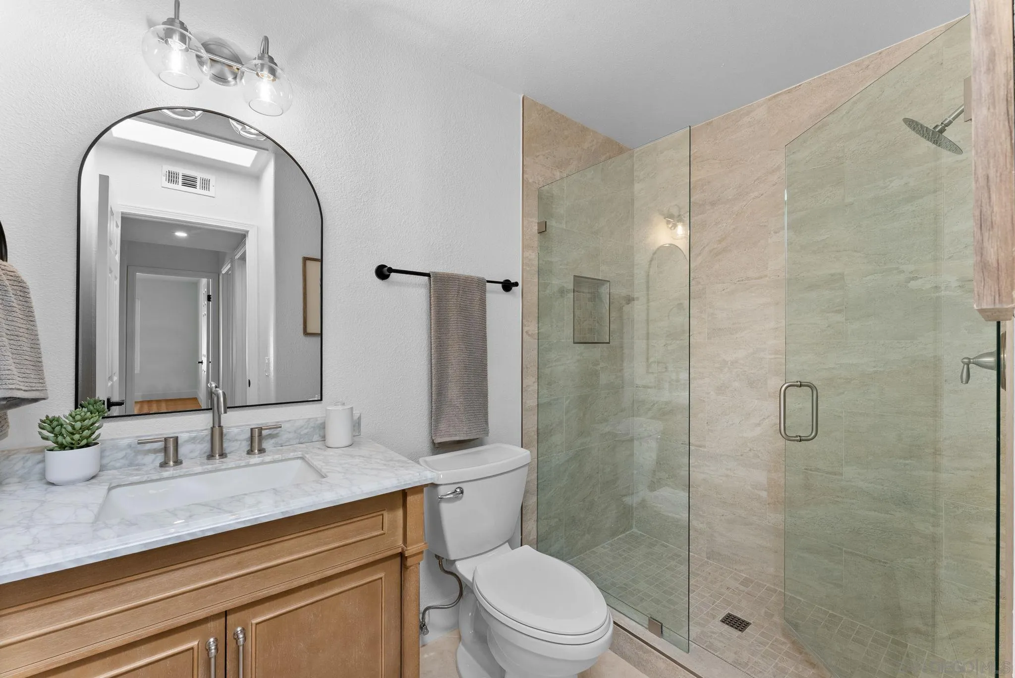 https://cdn.realtyfeed.com/cdn/127/250042935/64508ff7eed5df5450f36c7219d4045a.webp