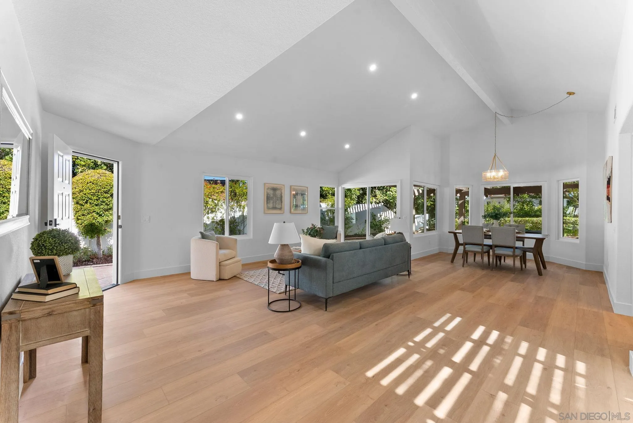 Photo #7: 250042935 Listing: Photo #7