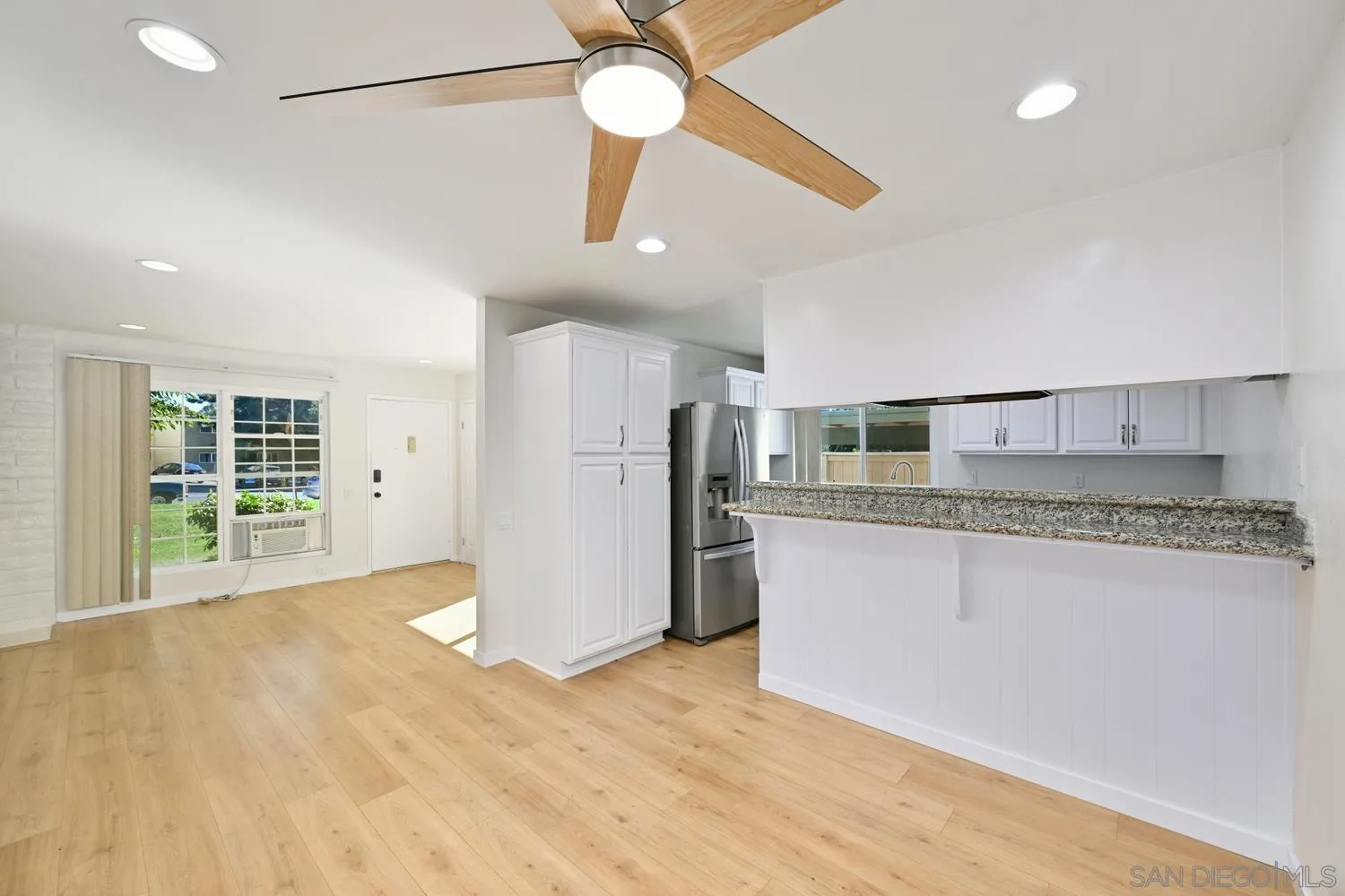 Photo #8: 250042942 Listing: Photo #8