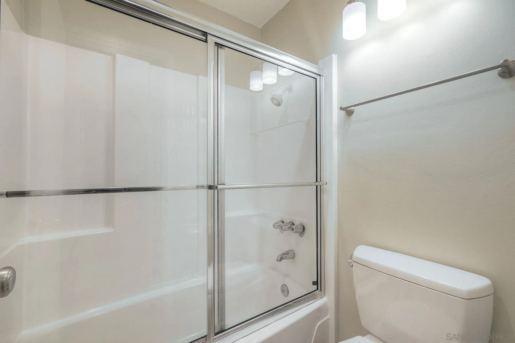 Photo #16: 250042945 Listing: Photo #16