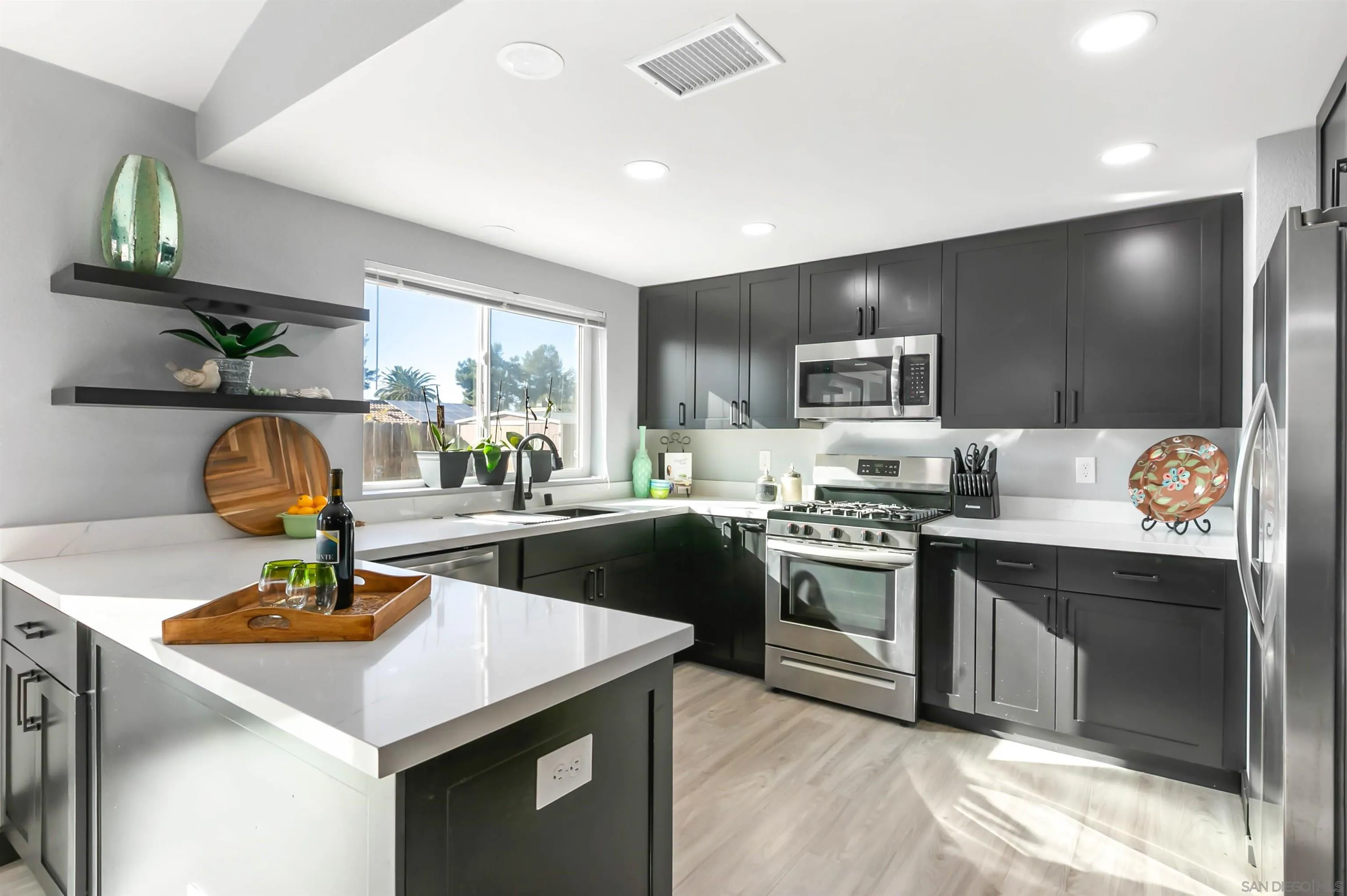 https://cdn.realtyfeed.com/cdn/127/250042951/fb71f278913811bd186cc4604bf2f372.webp