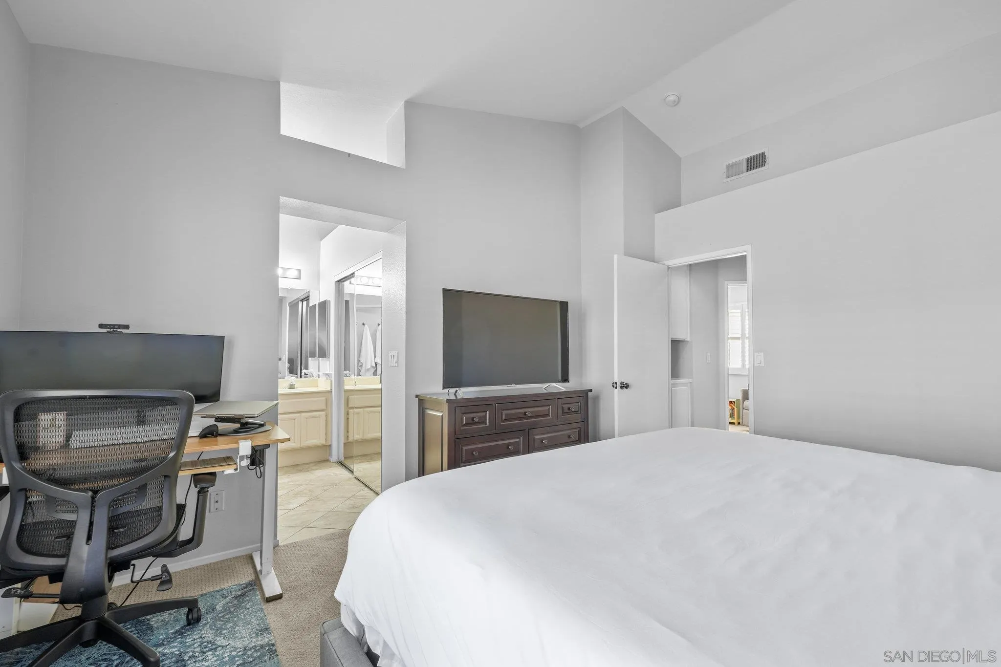 Photo #15: 250042956 Listing: Photo #15