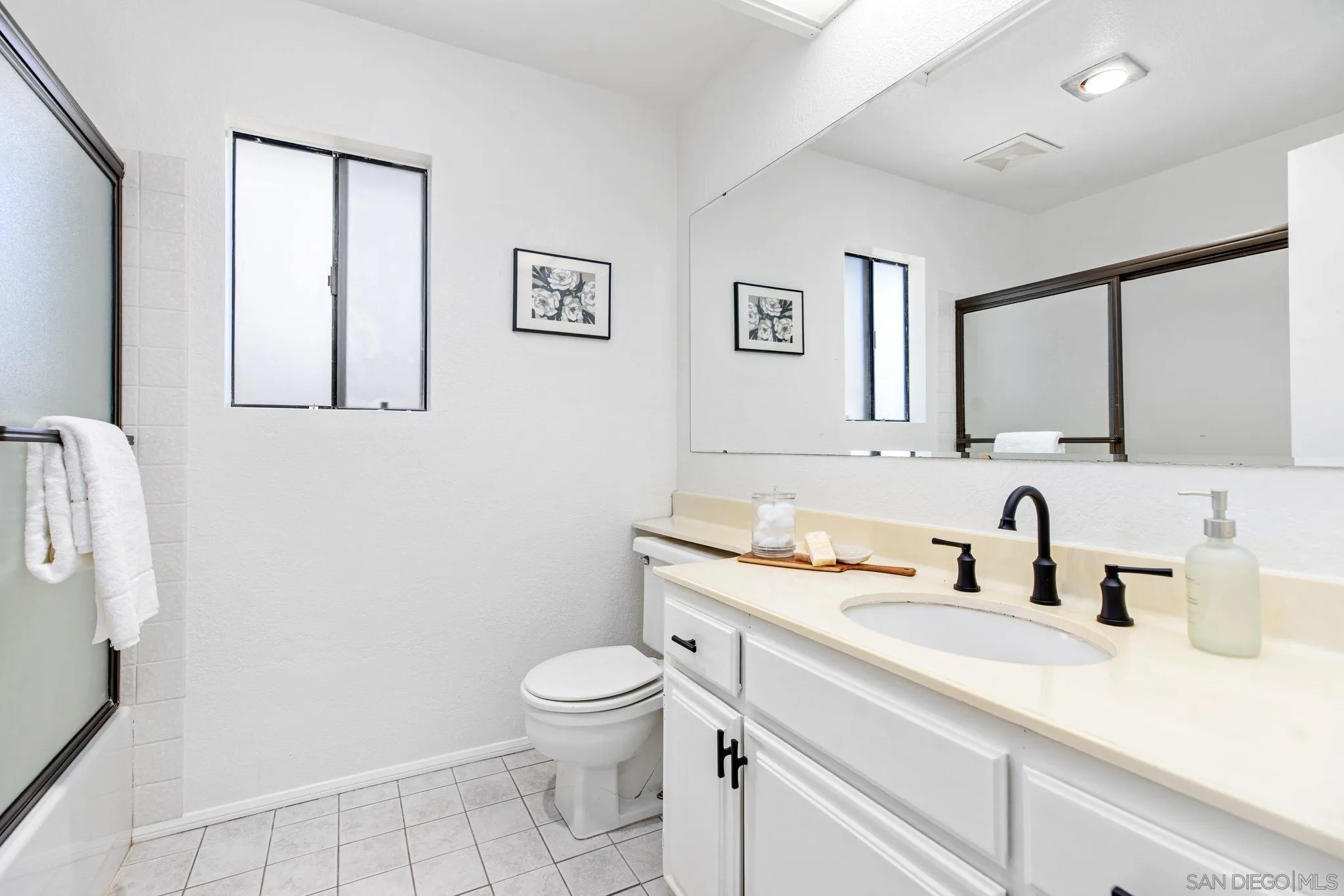 https://cdn.realtyfeed.com/cdn/127/250042957/010e418f43716c967d0e53f3aba1e677.webp