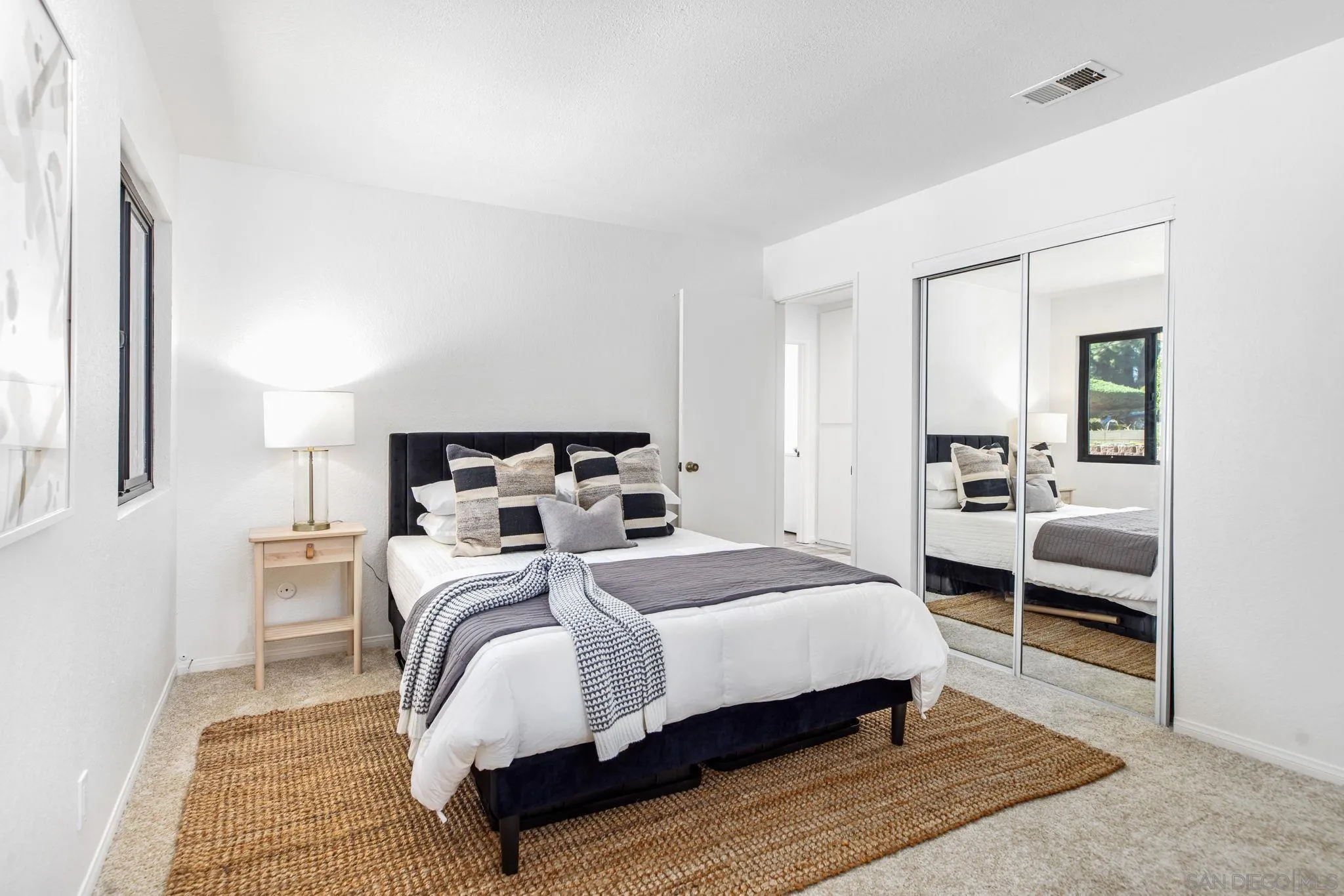 https://cdn.realtyfeed.com/cdn/127/250042957/826772207bdc6fd6378e60a3a58bb8c9.webp