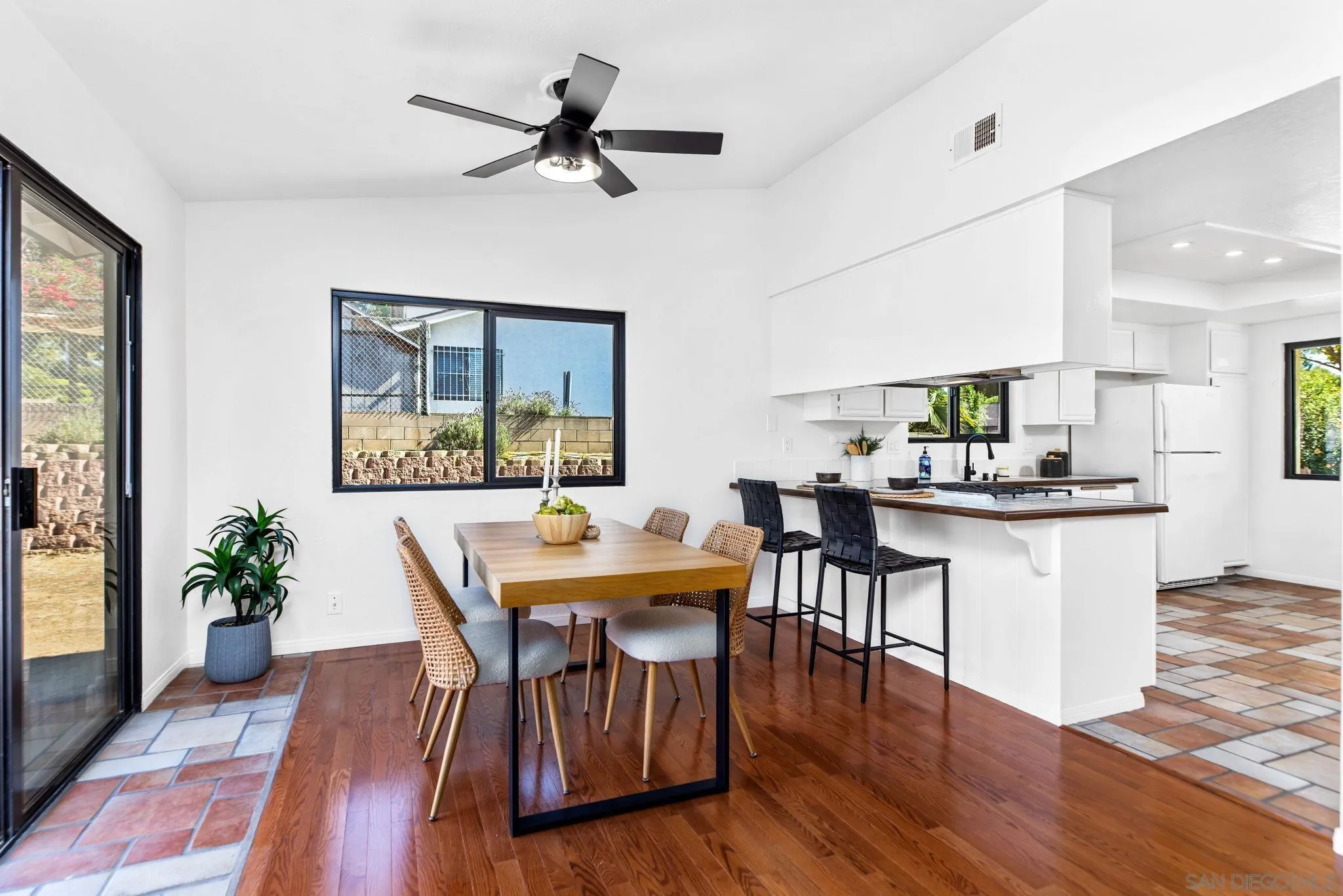 https://cdn.realtyfeed.com/cdn/127/250042957/d68b1430f0c395fd55b7f0193033c188.webp