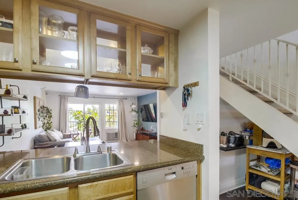 Photo #11: 250042961 Listing: Photo #11