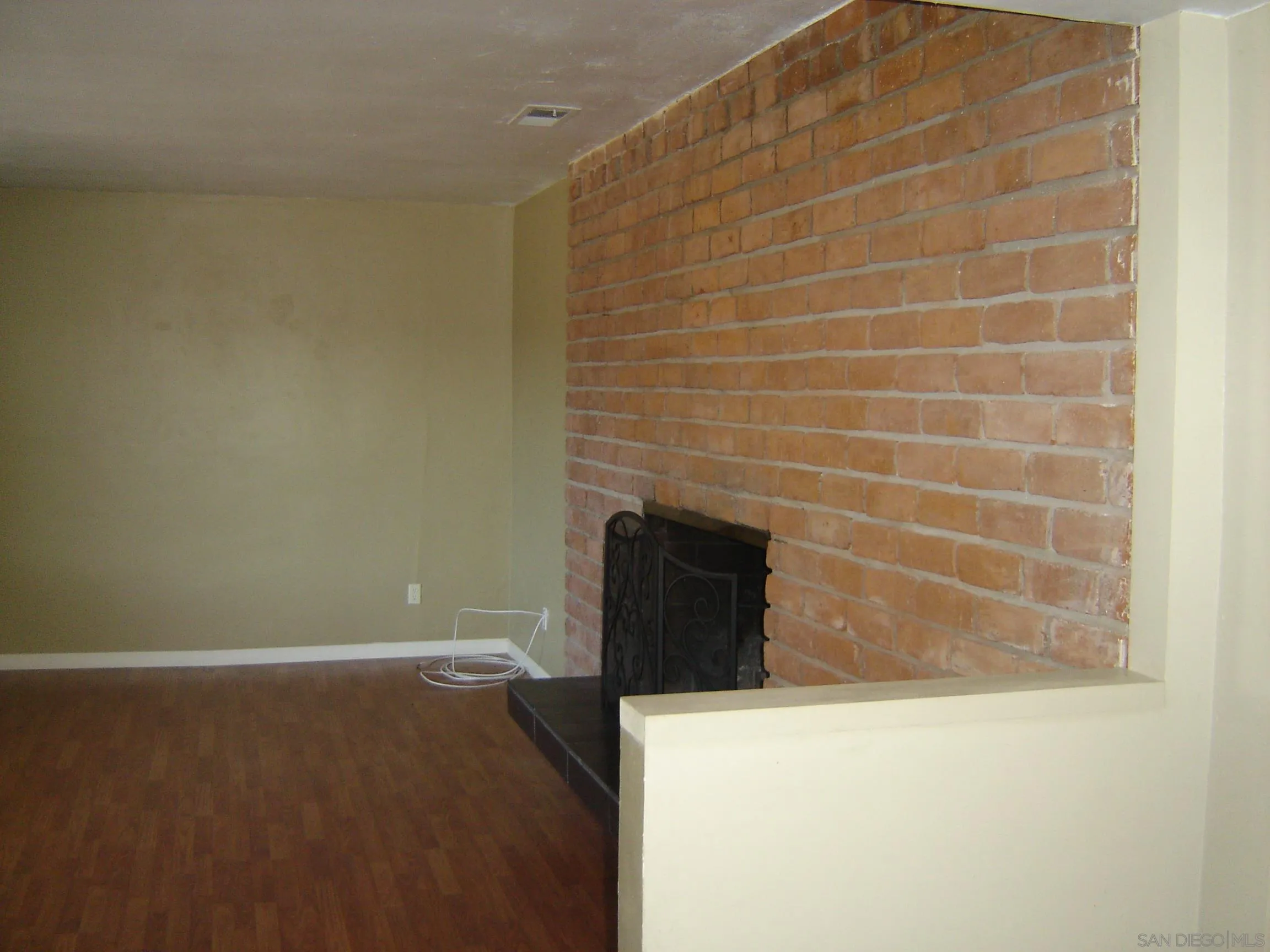 https://cdn.realtyfeed.com/cdn/127/250042963/cf679c915230f38ad9247ef1eaf73761.webp