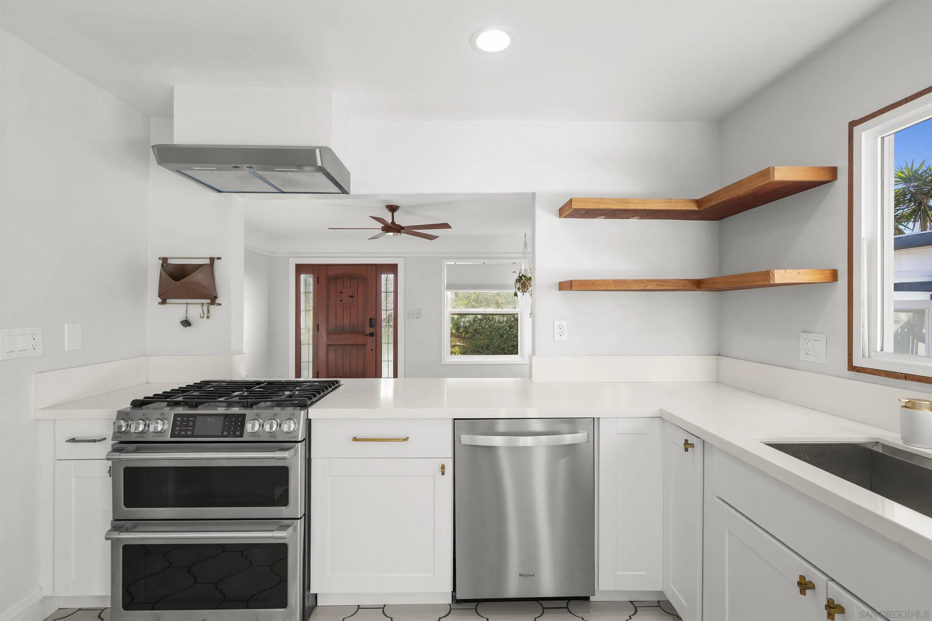 Photo #9: 250042972 Listing: Photo #9