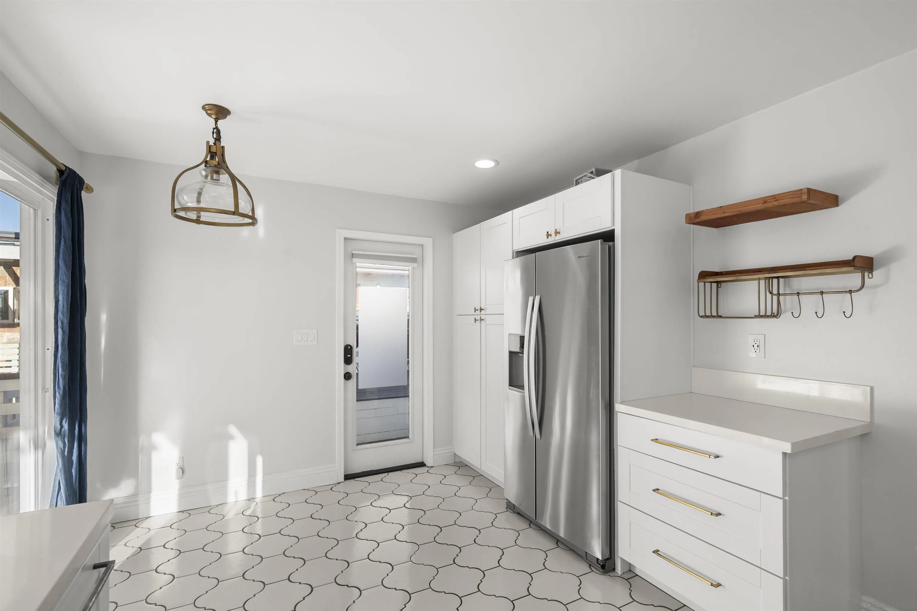 Photo #8: 250042972 Listing: Photo #8