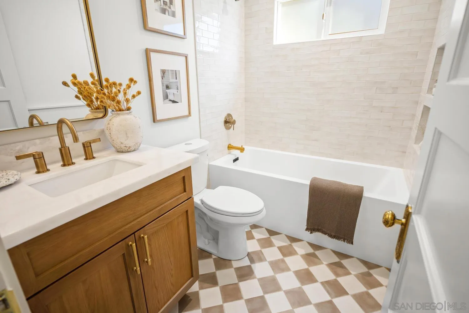https://cdn.realtyfeed.com/cdn/127/250042975/36cc054f651584cc5b999f01c330a737.webp