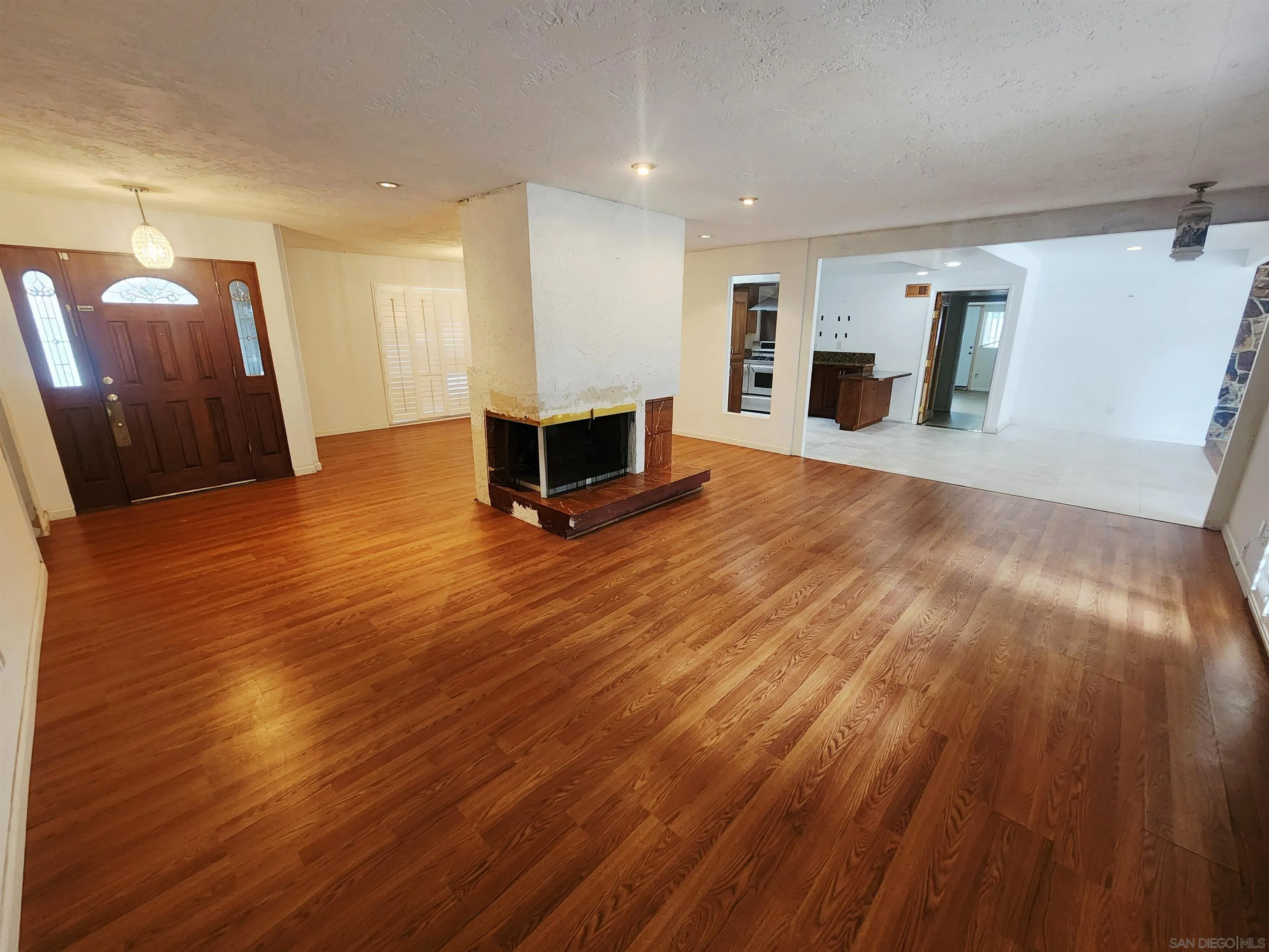 https://cdn.realtyfeed.com/cdn/127/250042978/65d0f0c98957624072217e3a473c0a62.webp