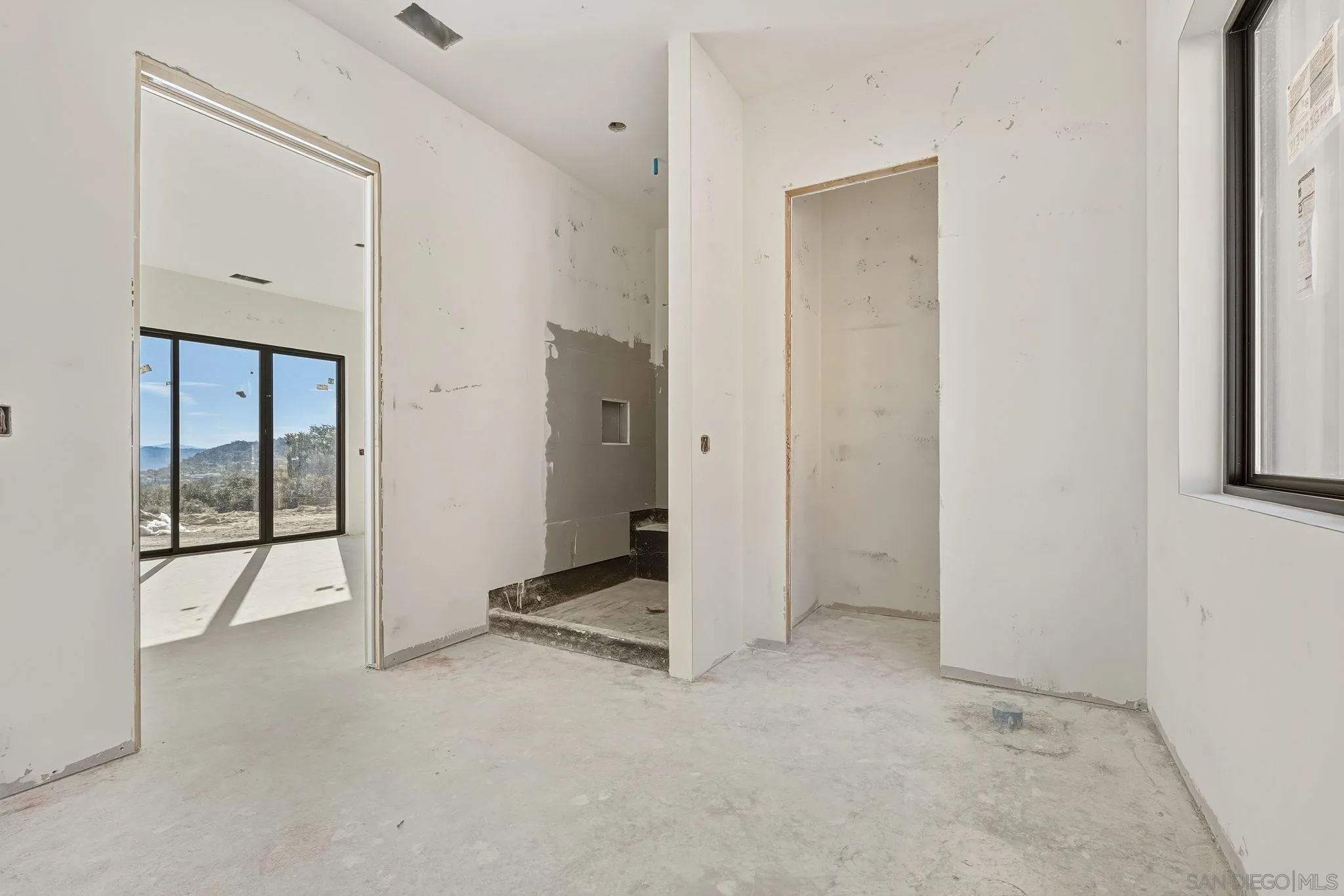 https://cdn.realtyfeed.com/cdn/127/250042984/df029554297491d90eea65a670a95a35.webp