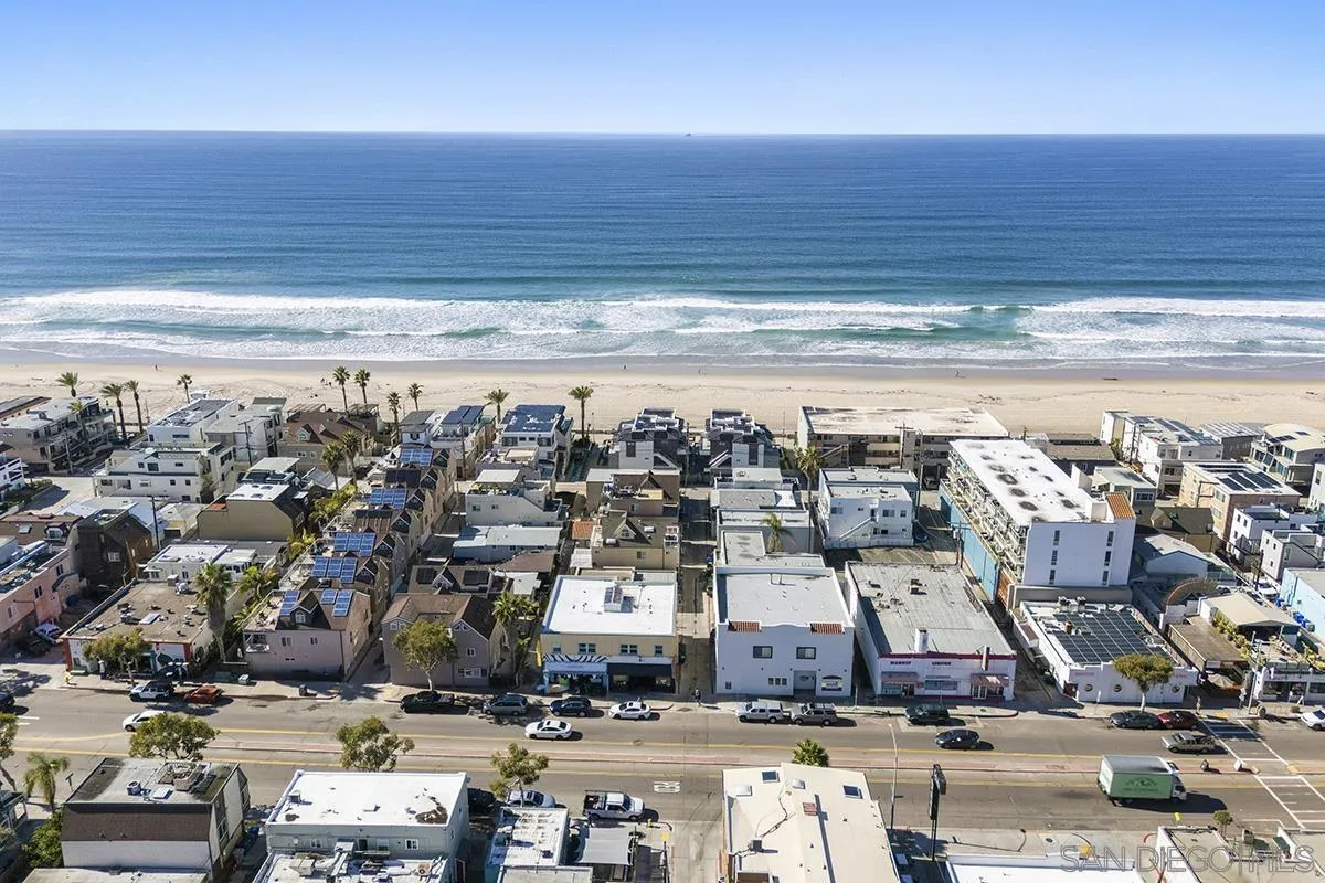 https://cdn.realtyfeed.com/cdn/127/250042990/990e1de17a312648bdc427e00c94f597.webp