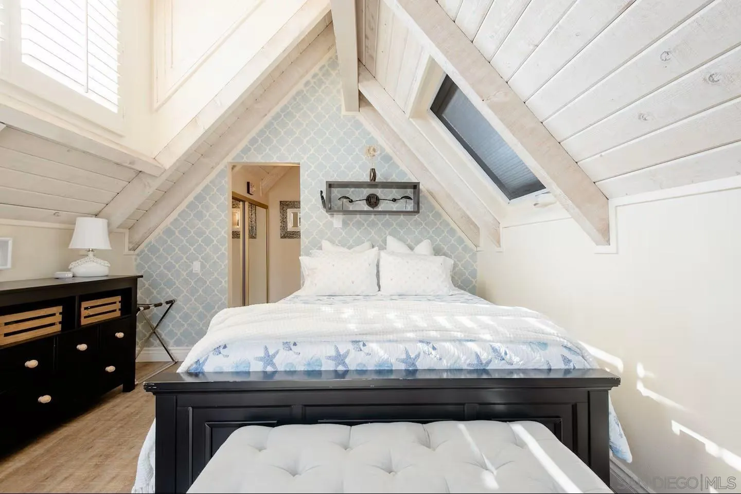 https://cdn.realtyfeed.com/cdn/127/250042990/e01baff74320c2381dc06156f015f2c7.webp
