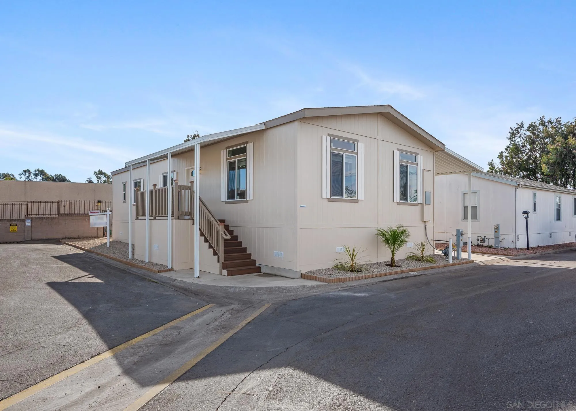 https://cdn.realtyfeed.com/cdn/127/250042992/912848f8f4d045664feff763f677bde4.webp
