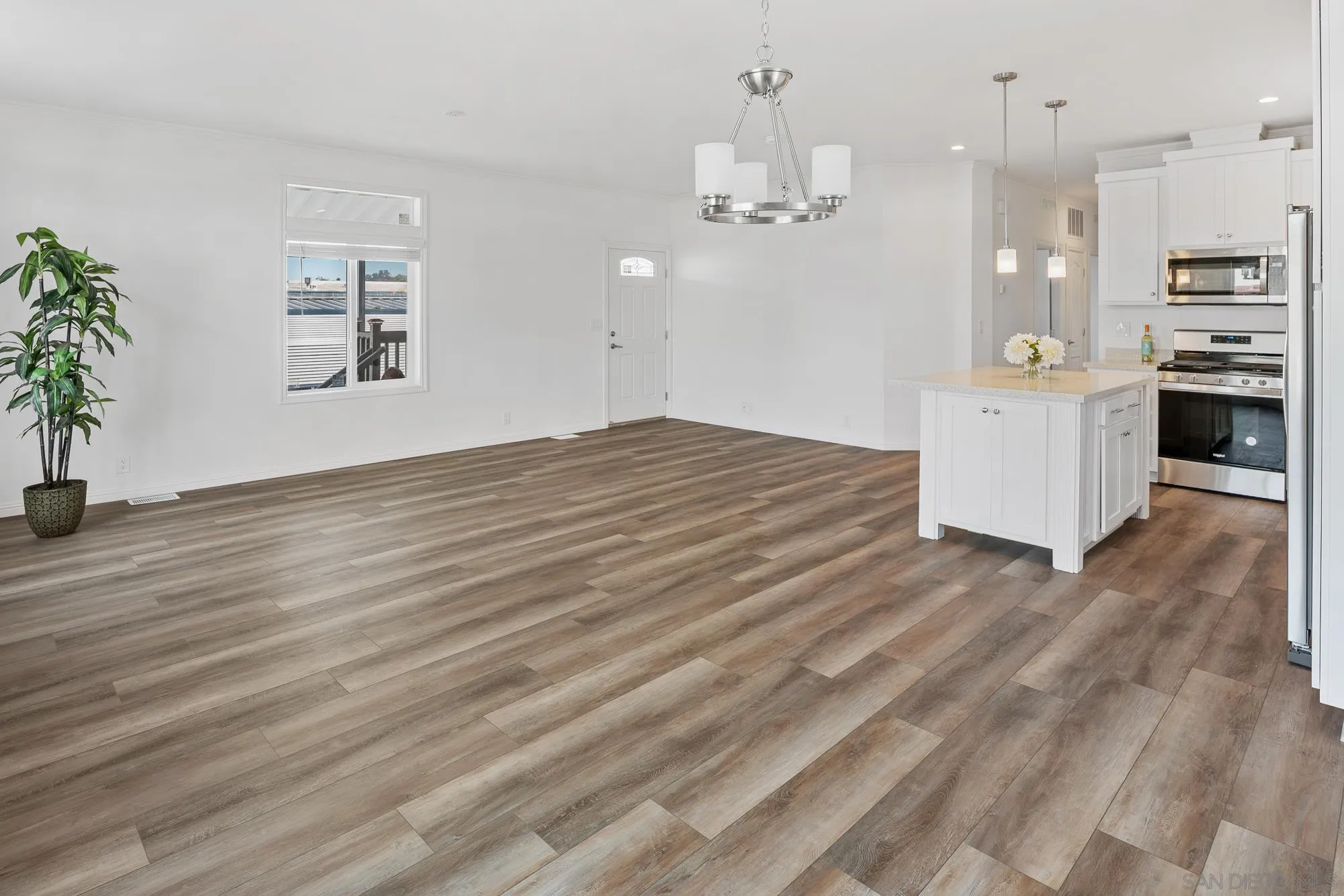 https://cdn.realtyfeed.com/cdn/127/250042992/9aa004938349f6c554abe1da0677f28e.webp