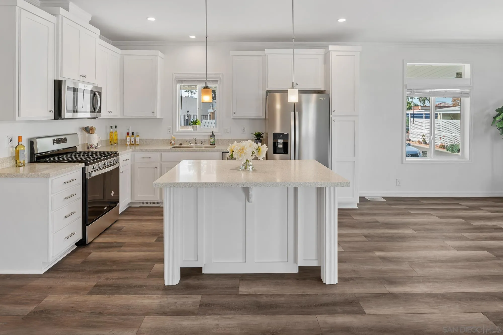 https://cdn.realtyfeed.com/cdn/127/250042992/ba1335faac8785f336af8284948c6636.webp