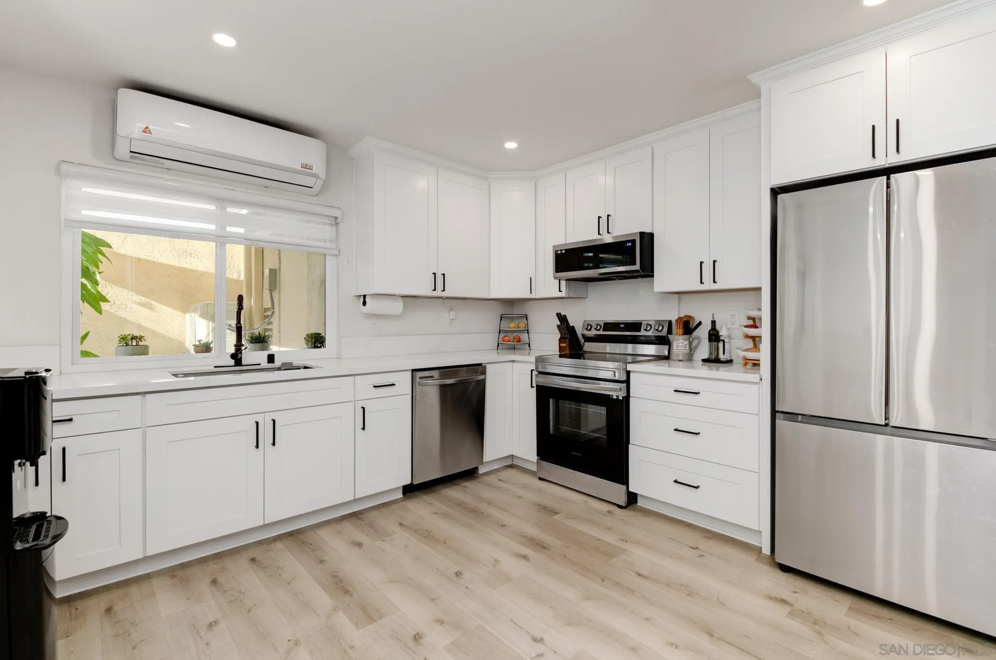 https://cdn.realtyfeed.com/cdn/127/250042996/7925769a49aed8365763820541e562f3.webp