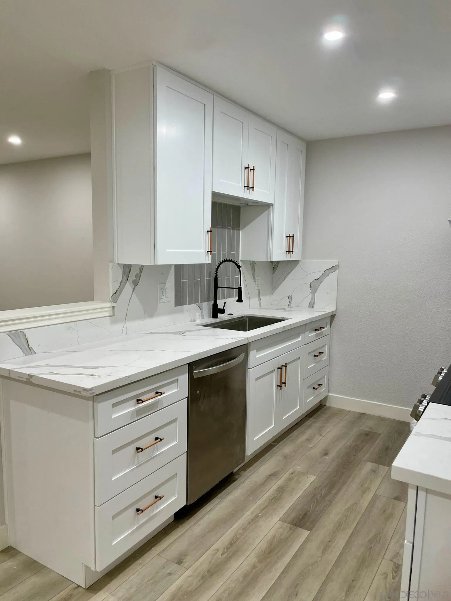 Photo #9: 250043004 Listing: Photo #9