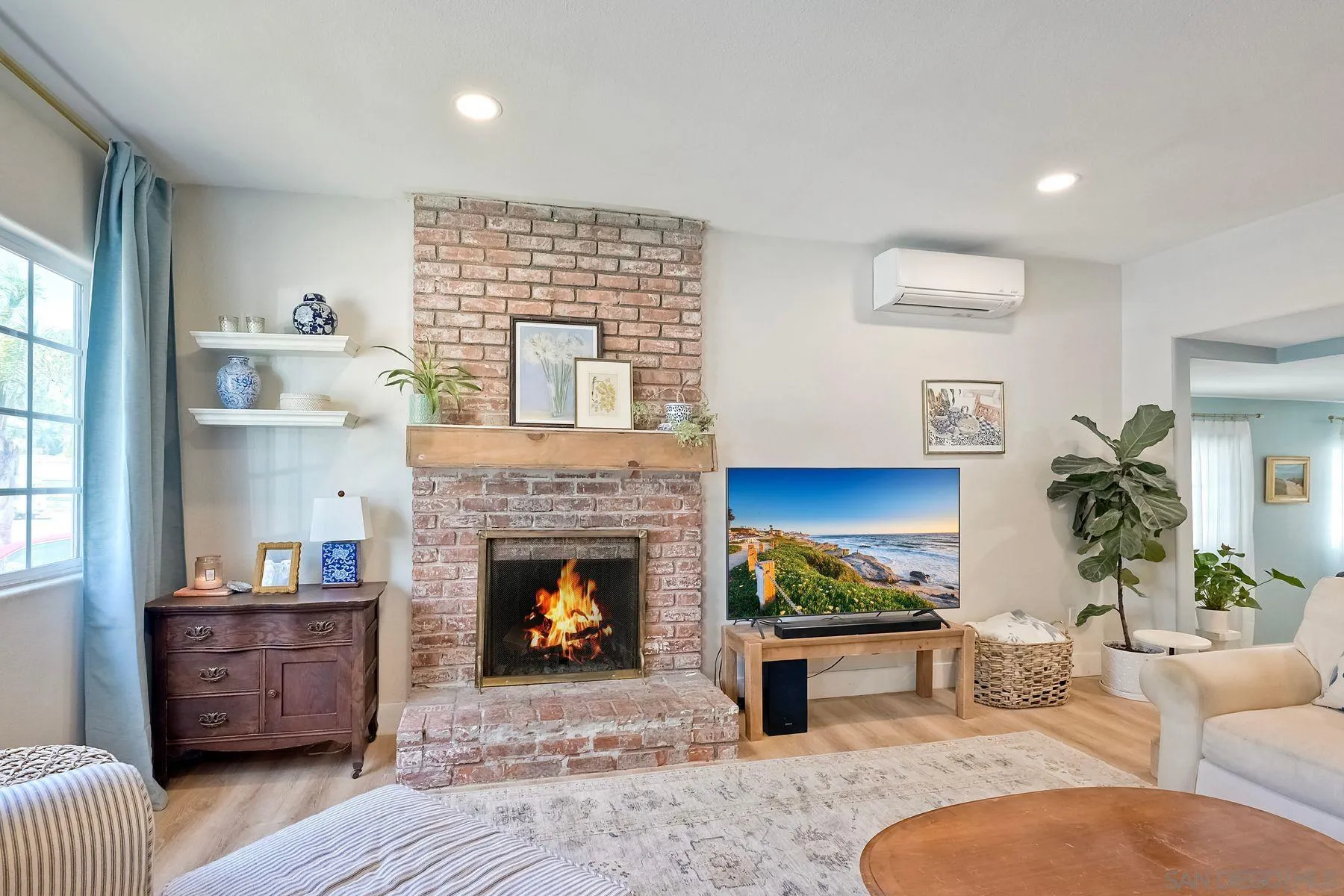 https://cdn.realtyfeed.com/cdn/127/250043011/d5e3dd4504c4d681960e75c2e391d403.webp