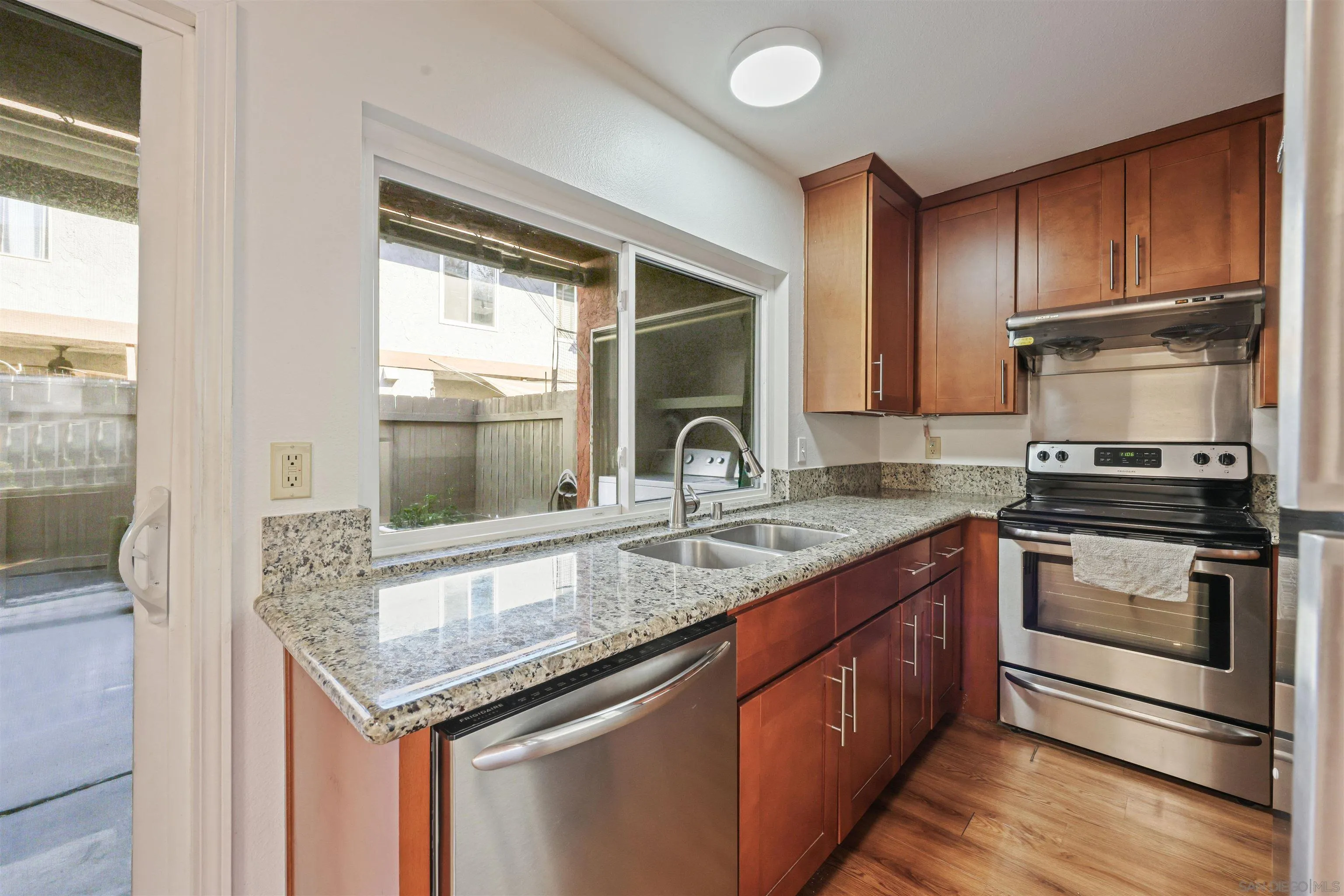 Photo #2: 250043028 Listing: Photo #2