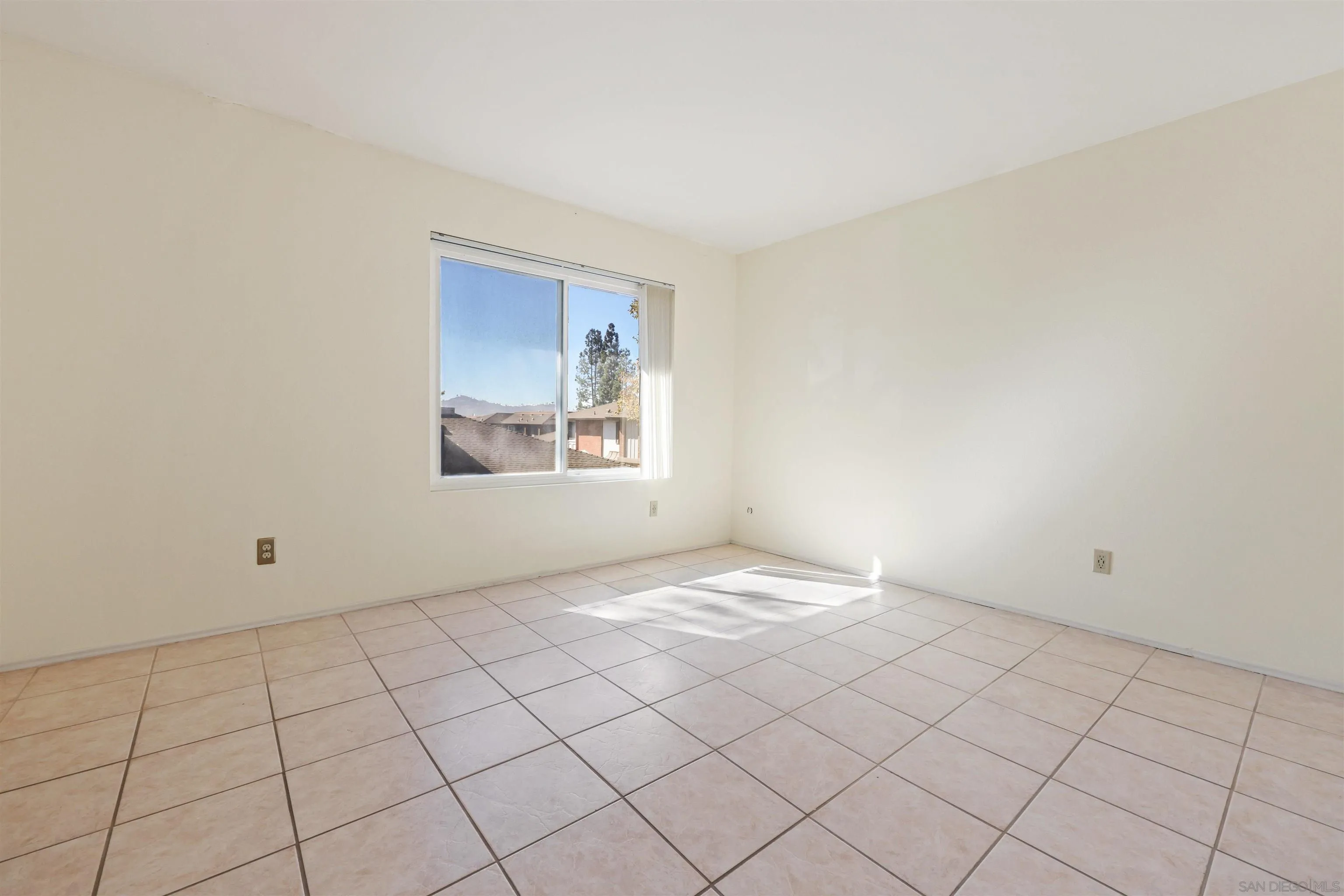 Photo #7: 250043028 Listing: Photo #7