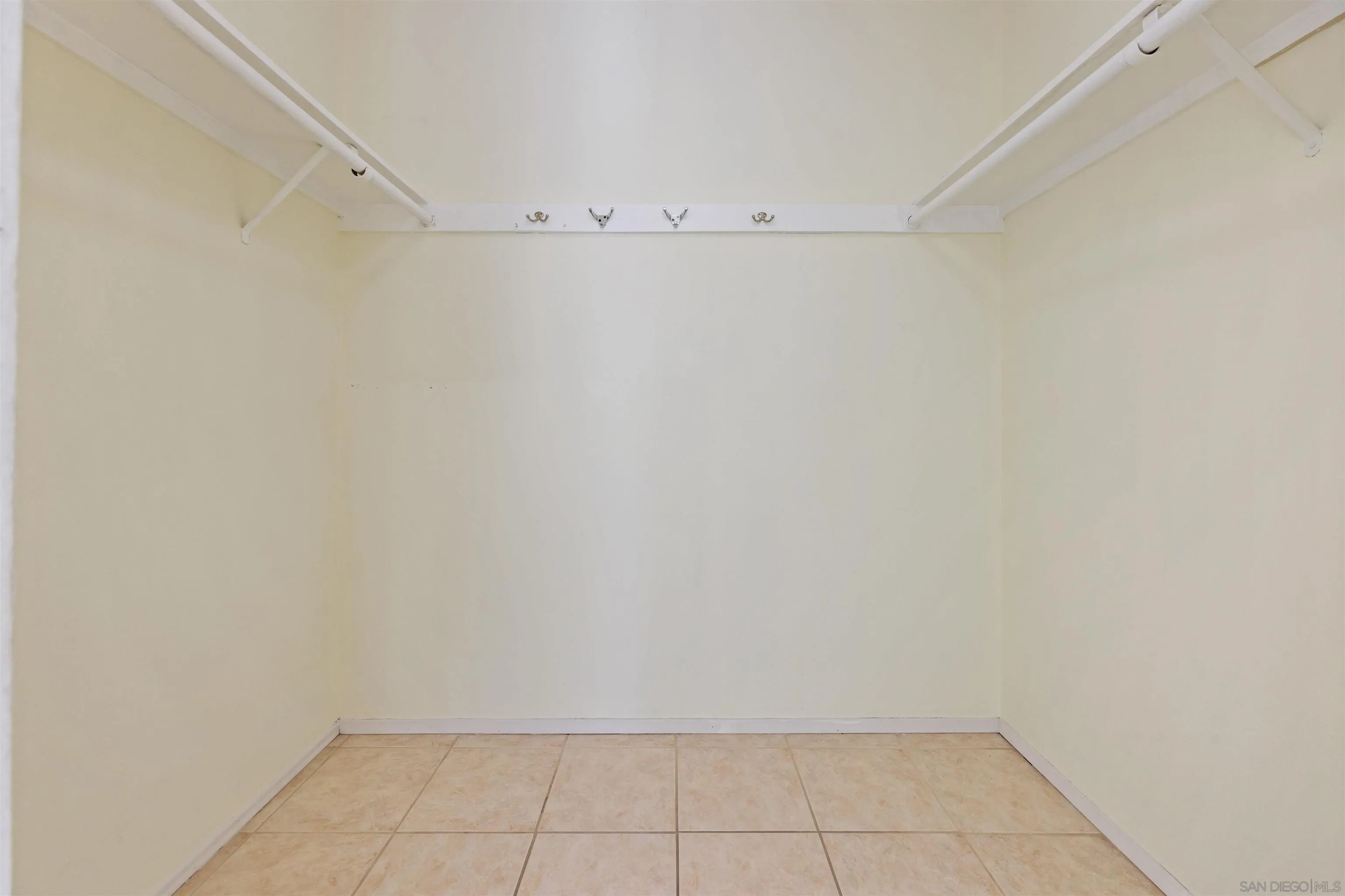 Photo #8: 250043028 Listing: Photo #8