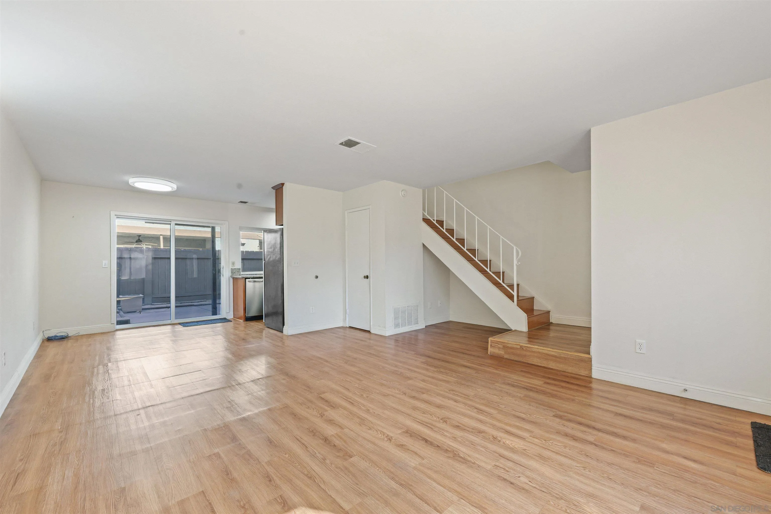 Photo #3: 250043028 Listing: Photo #3