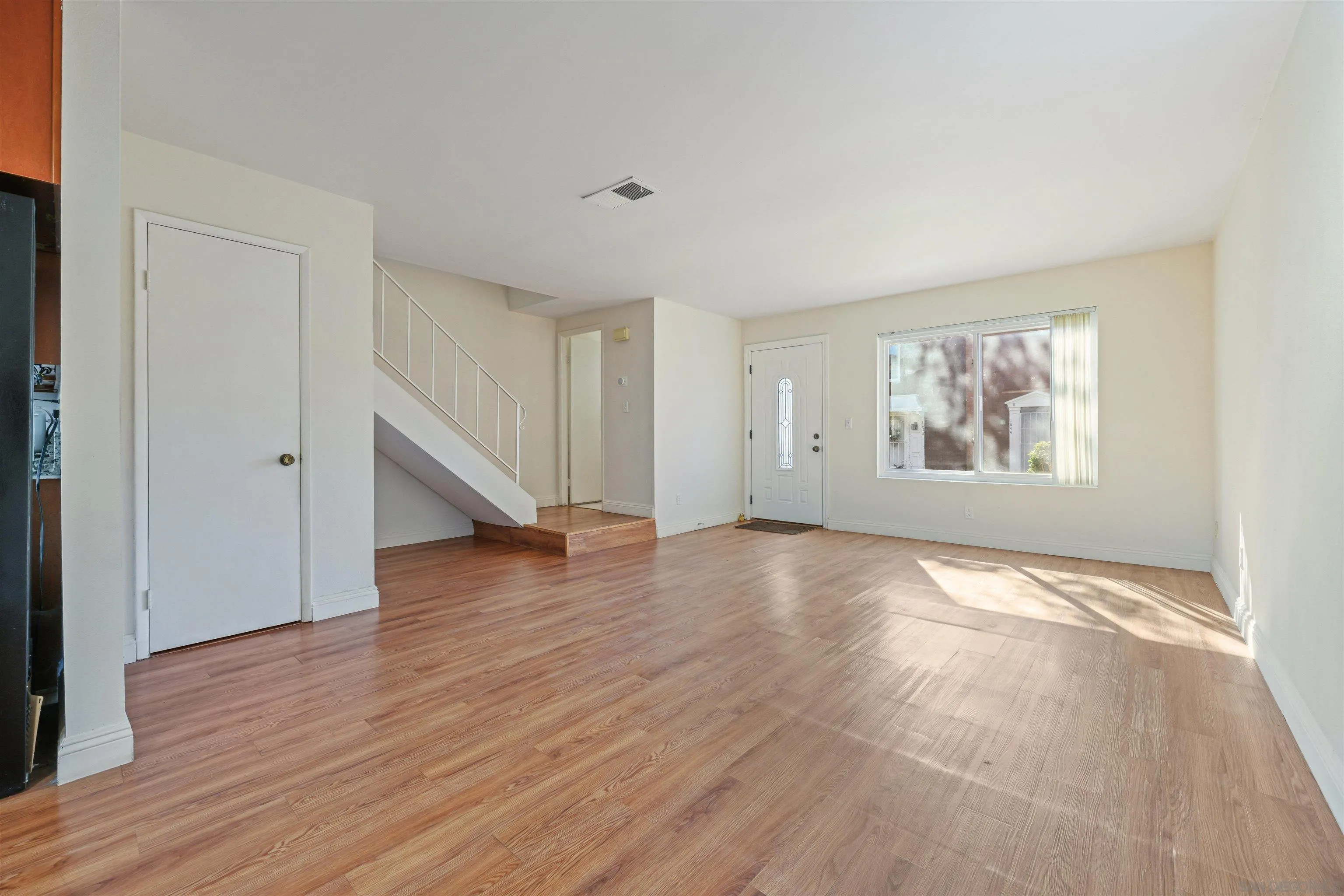 Photo #4: 250043028 Listing: Photo #4