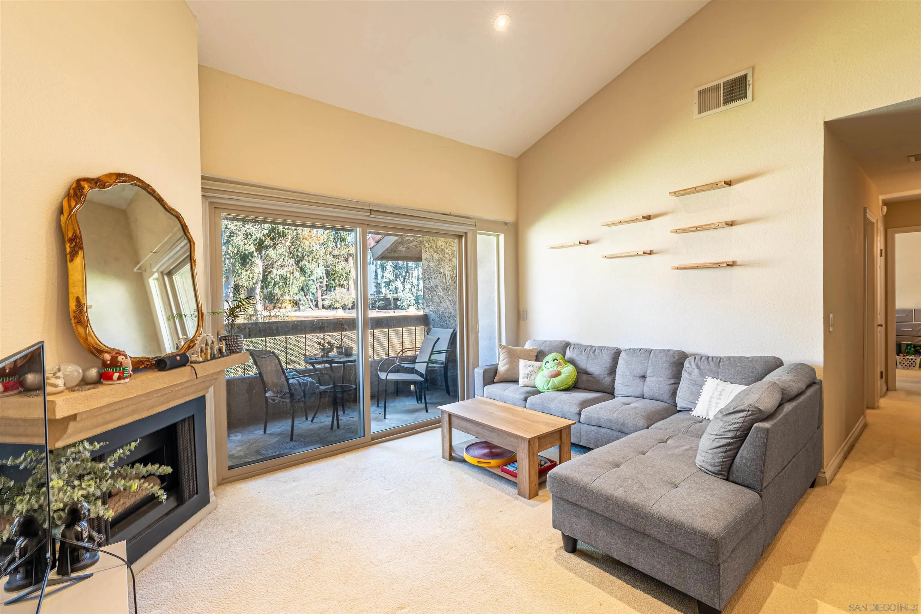 Photo #2: 250043031 Listing: Photo #2