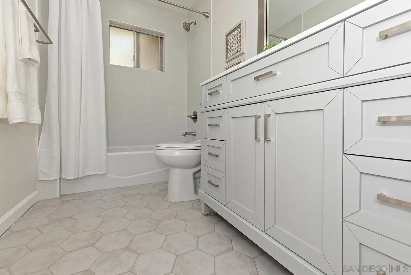 https://cdn.realtyfeed.com/cdn/127/250043037/8f17245bcfb21d7c64e6f36f426014ac.webp