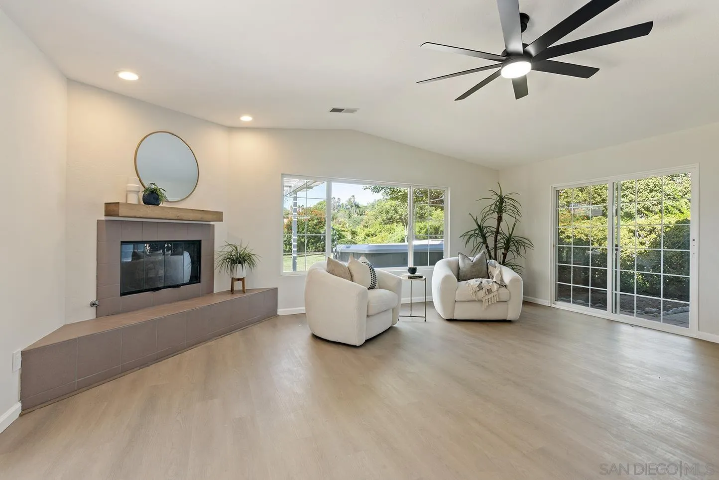 https://cdn.realtyfeed.com/cdn/127/250043037/b3d8762d690447591ea81879114e8e99.webp