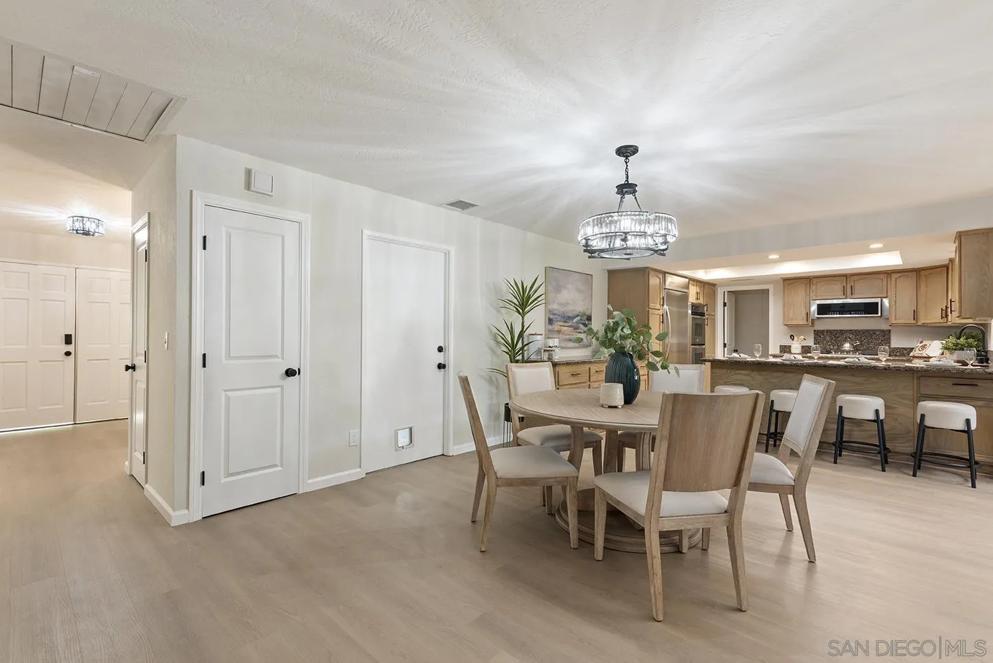 https://cdn.realtyfeed.com/cdn/127/250043037/bf216662602e8e097f9456fa968a5fd0.webp