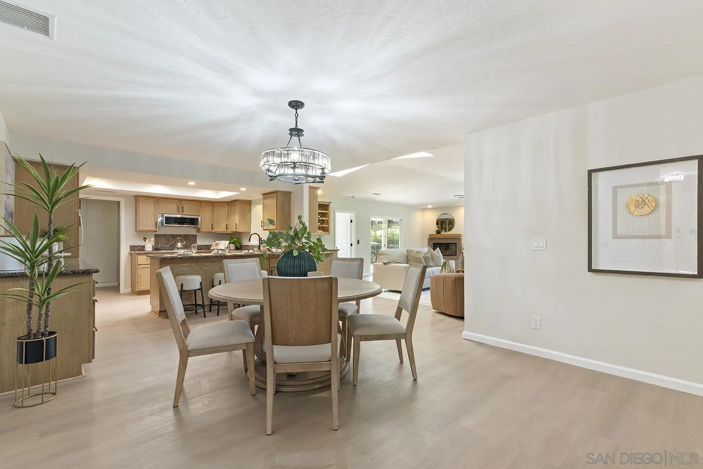https://cdn.realtyfeed.com/cdn/127/250043037/f302e73888a13eca920525afb6973373.webp