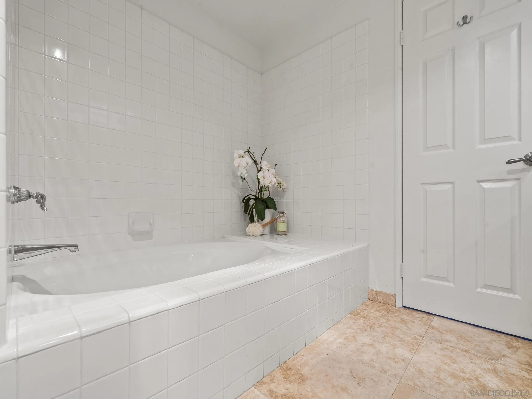 https://cdn.realtyfeed.com/cdn/127/250043041/0207603dc6755225a33c692f551360ae.webp