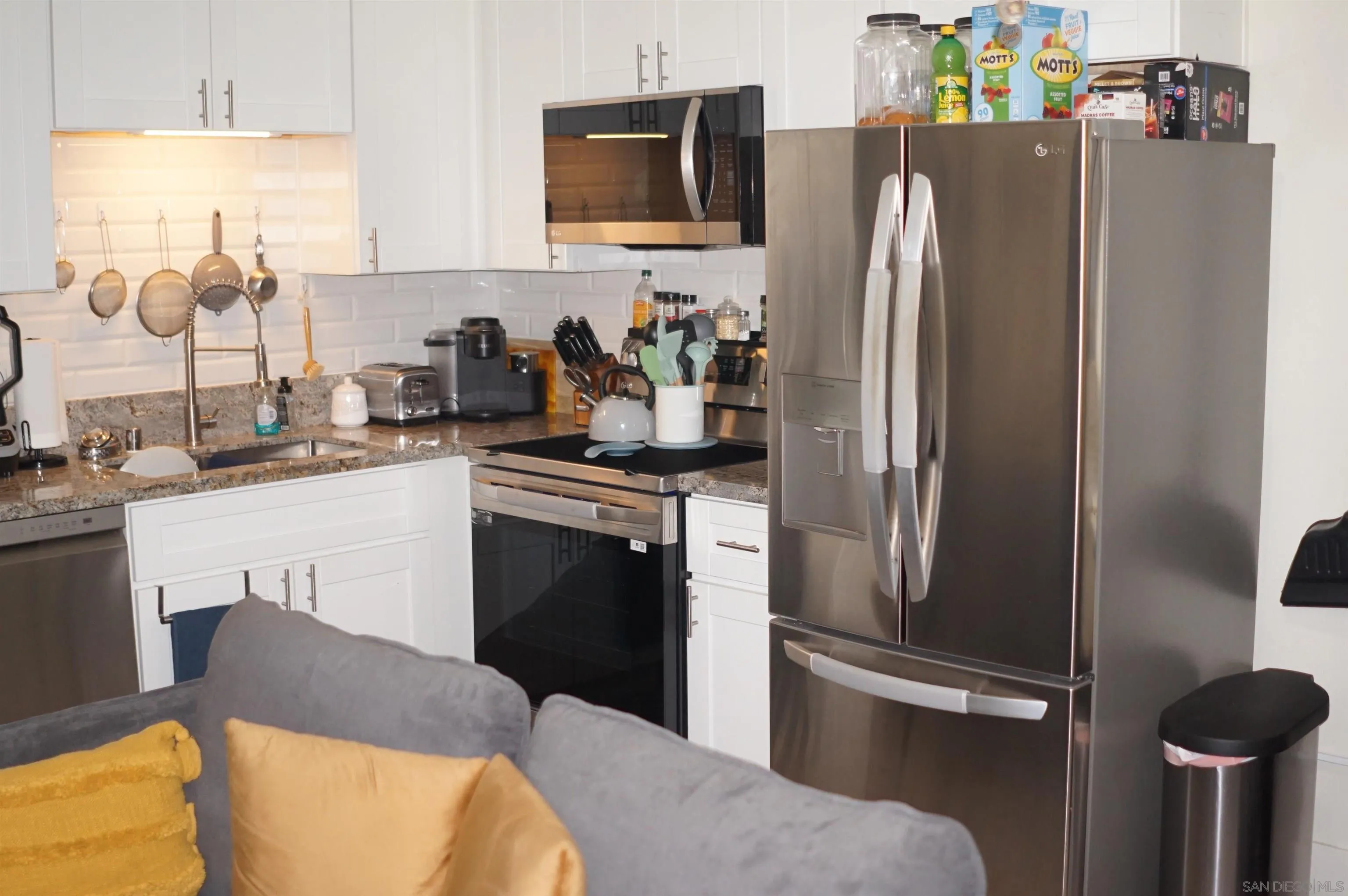 Photo #2: 250043050 Listing