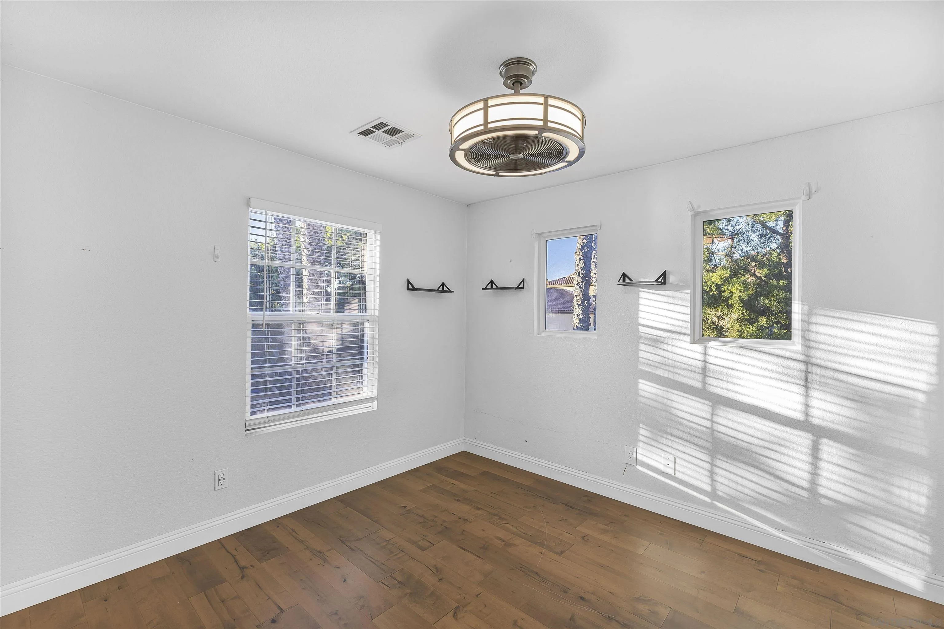 https://cdn.realtyfeed.com/cdn/127/250043056/4a2454c810921627d83aef207637a77f.webp