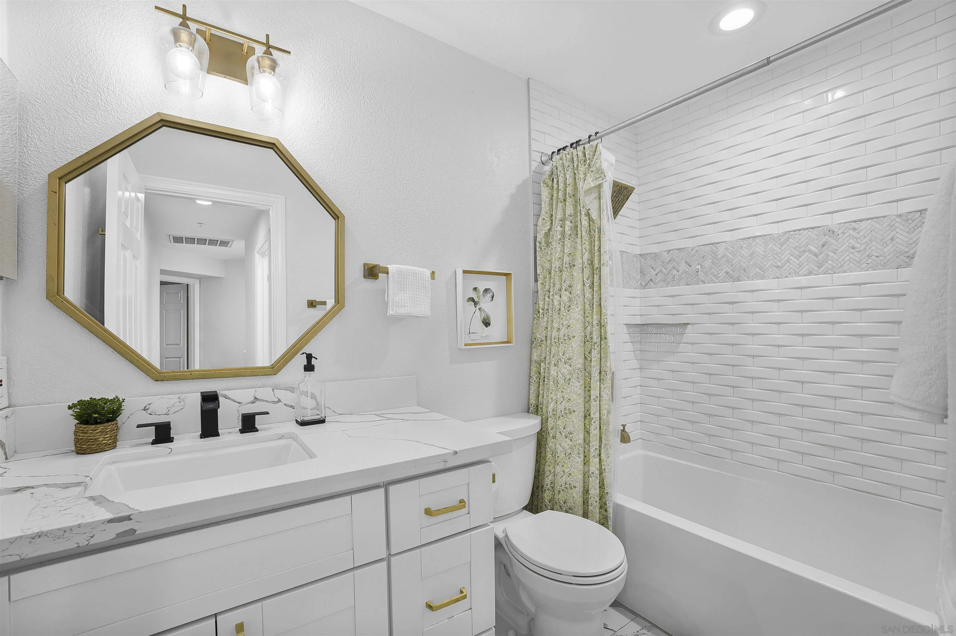 https://cdn.realtyfeed.com/cdn/127/250043056/9179b69cab68ddf55ae99043e24ec130.webp