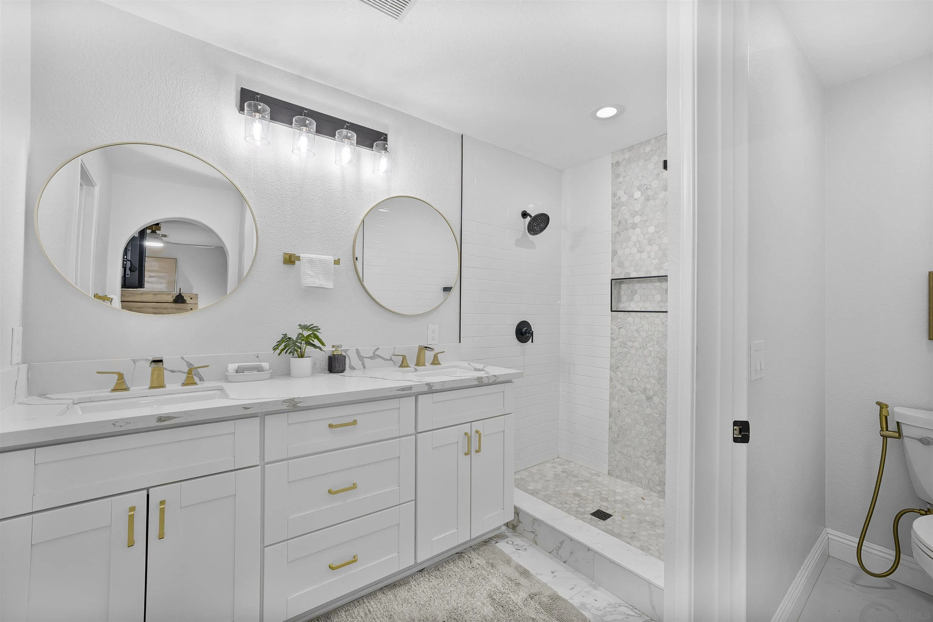 https://cdn.realtyfeed.com/cdn/127/250043056/b1f17f5e725aafb196546eda4123e420.webp